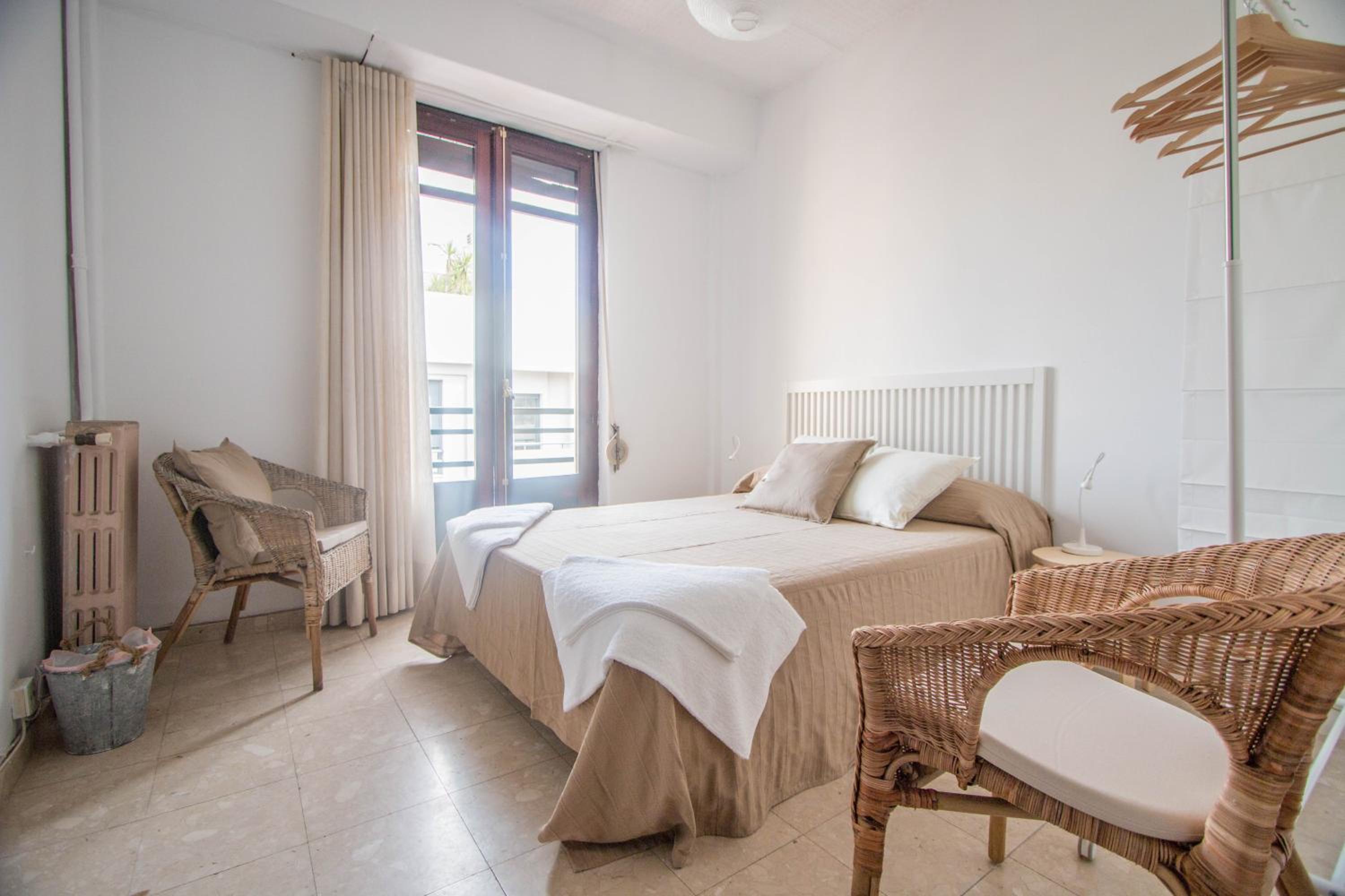Habitación Doble con Balcón y Baño Compartido