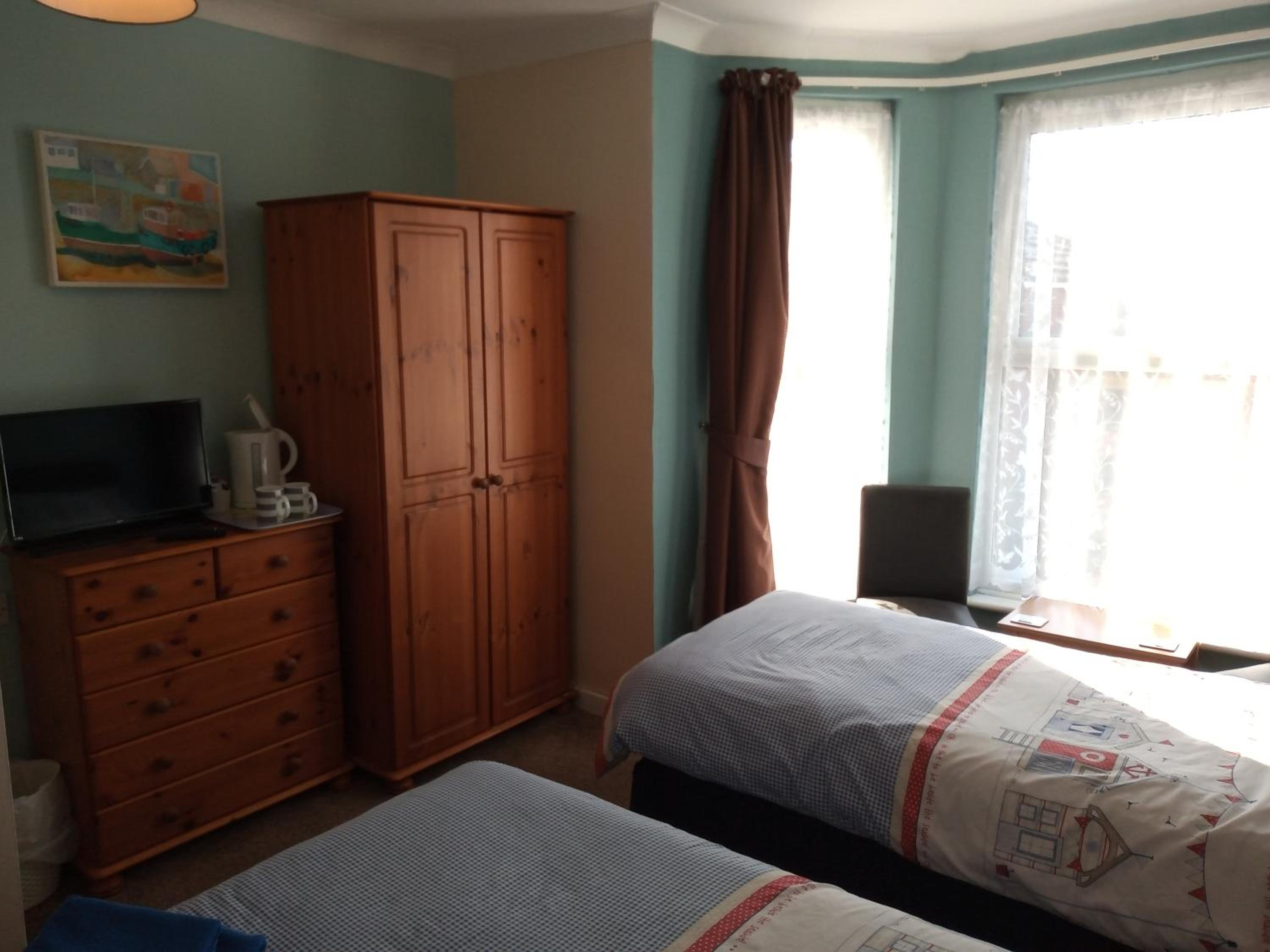 Family Room with Shared Shower (2 Adults + 1 Child) photo 2