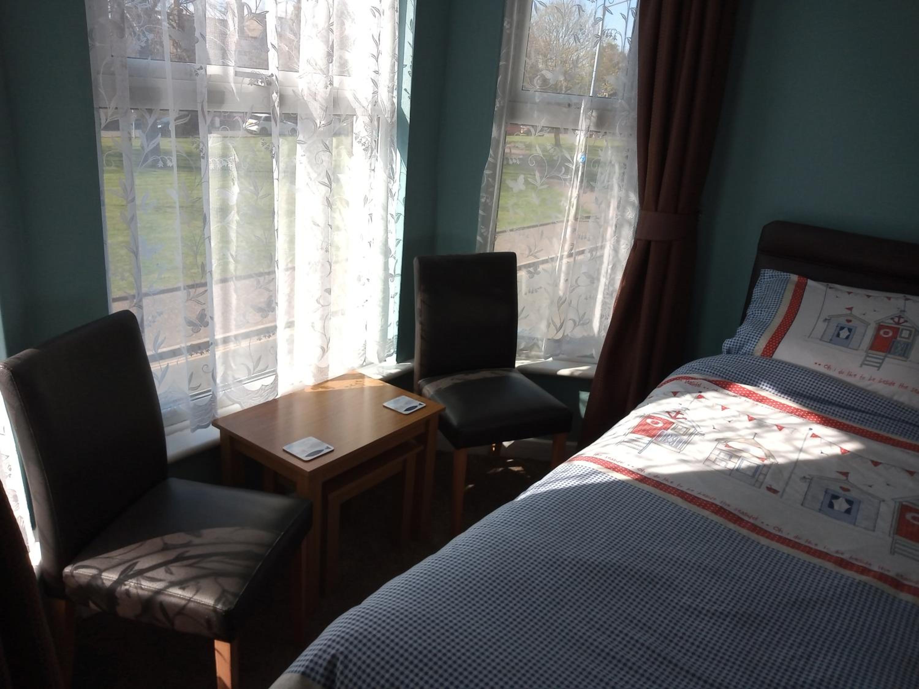 Family Room with Shared Shower (2 Adults + 1 Child) photo 3