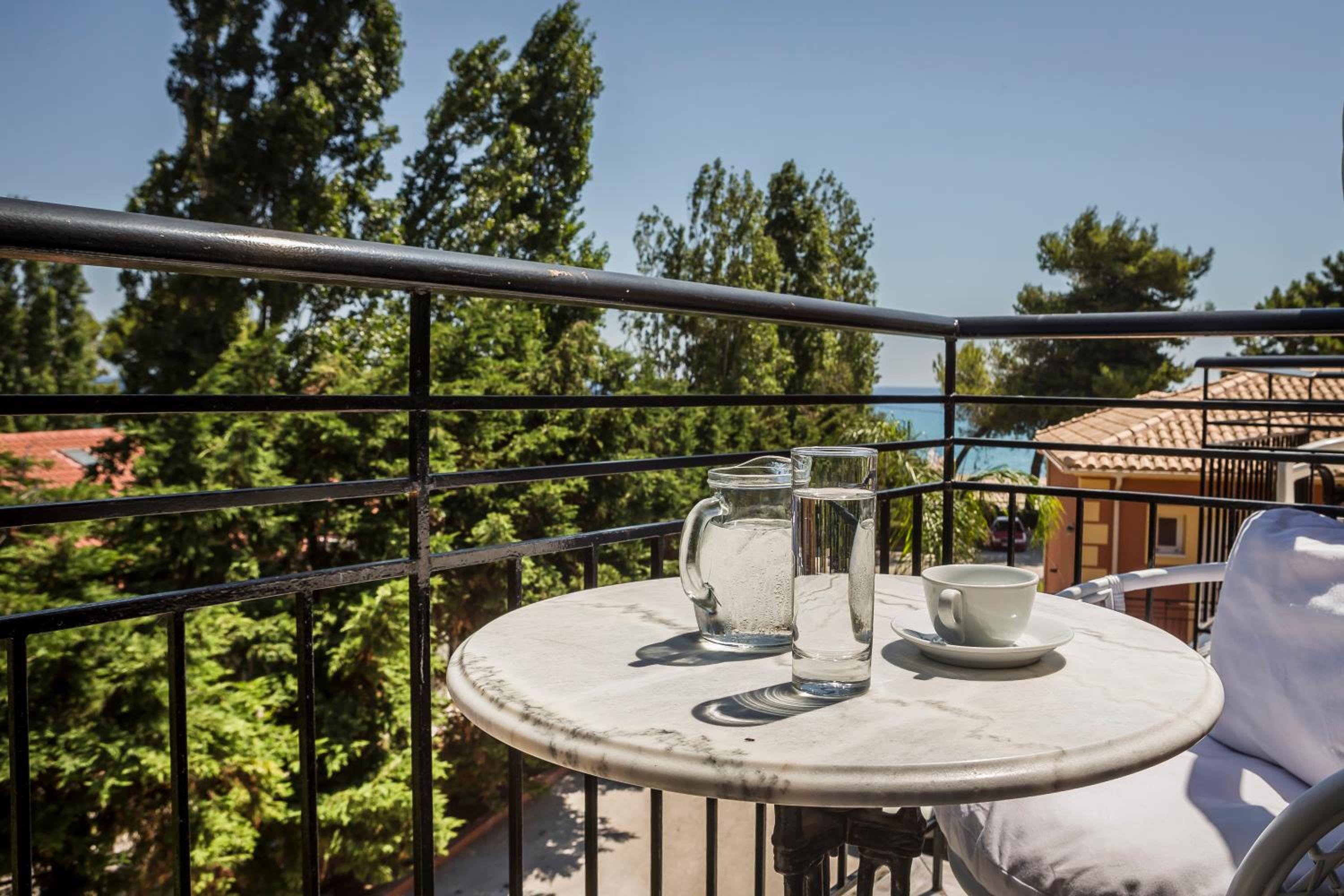 Suite with Side Sea View - Photo 3