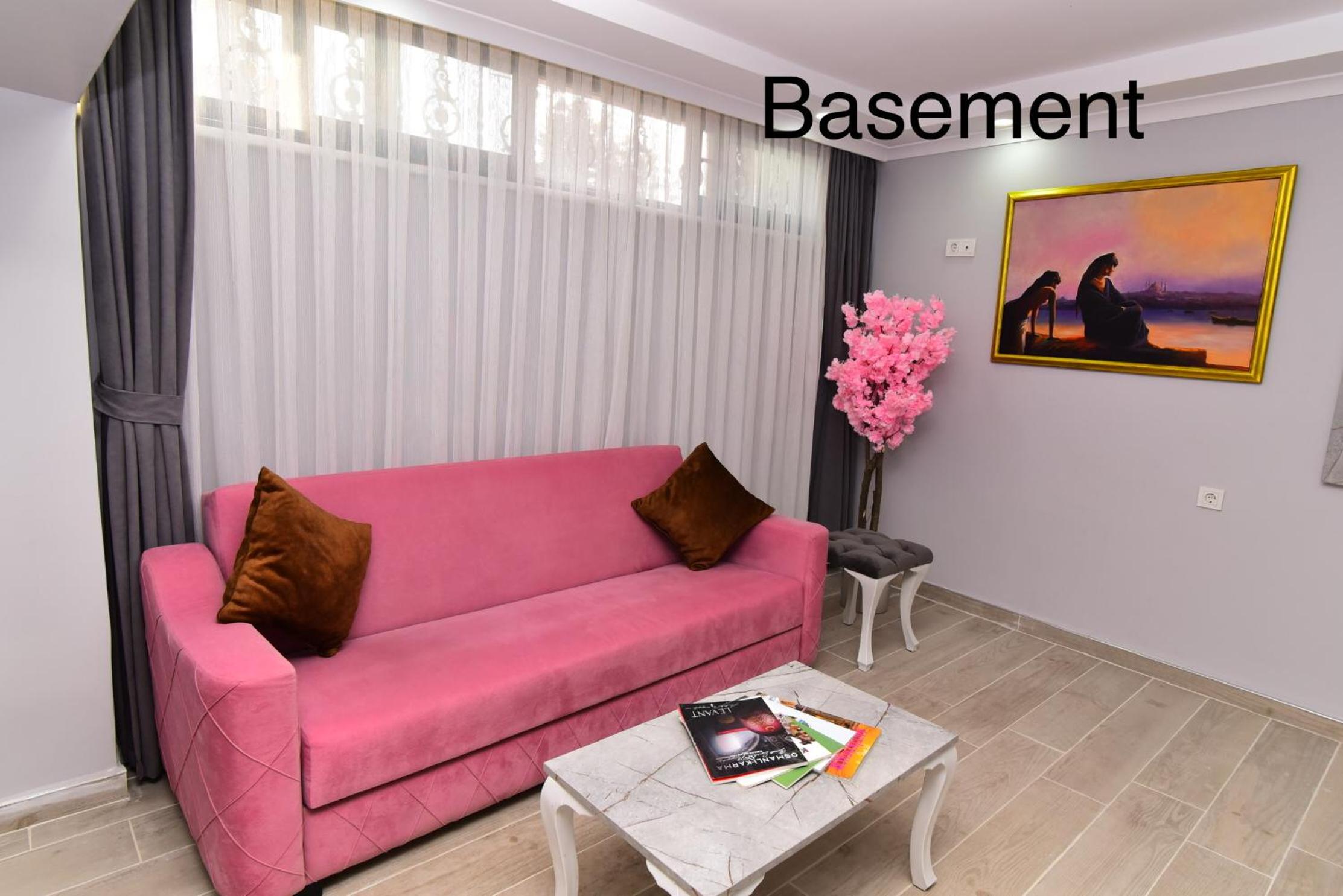 Superior Family Room photo 2