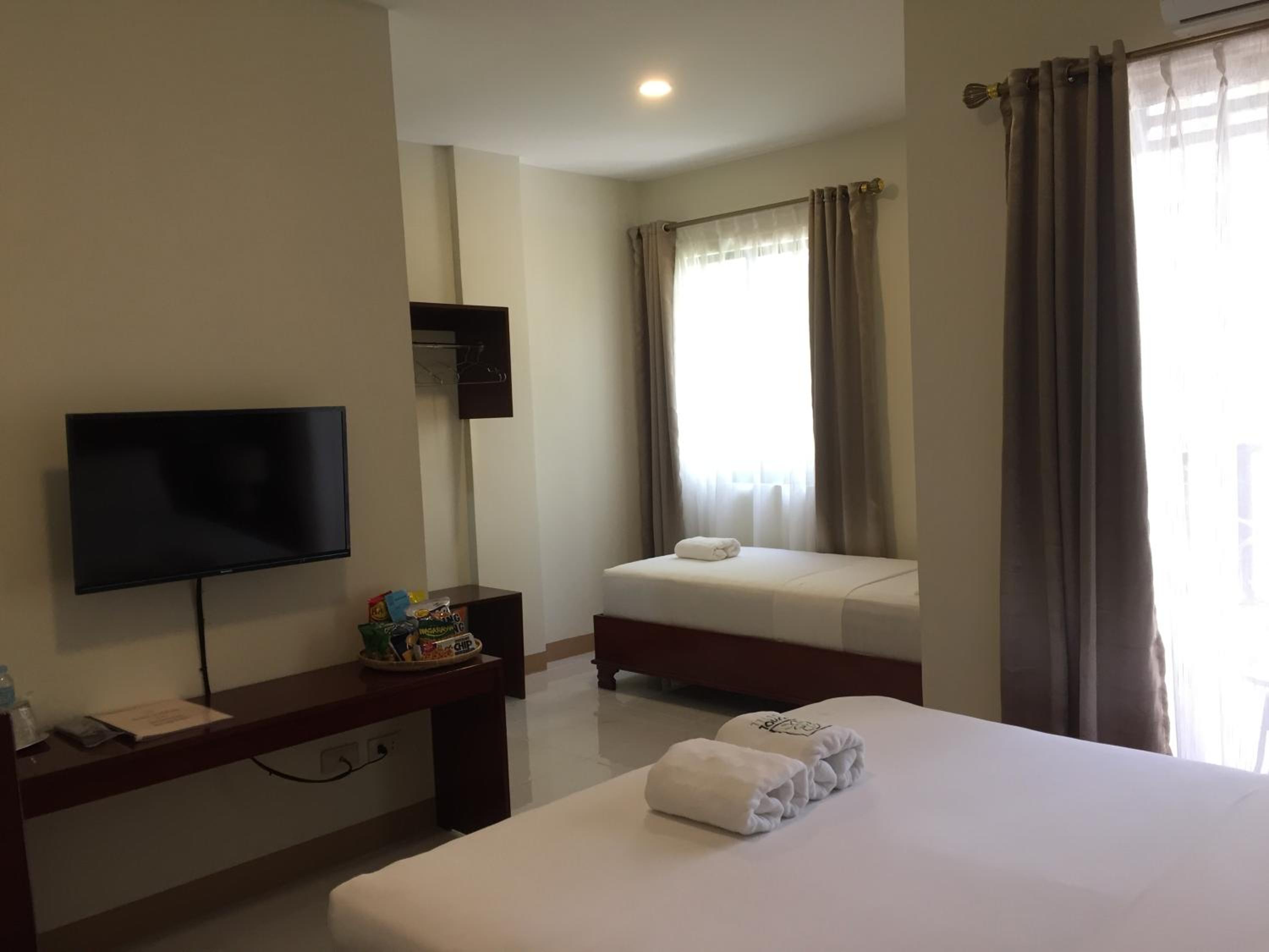 Triple Room with Balcony - Photo 9