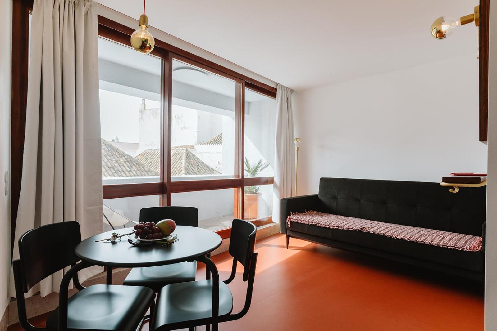 Apartment with Balcony - Photo 5