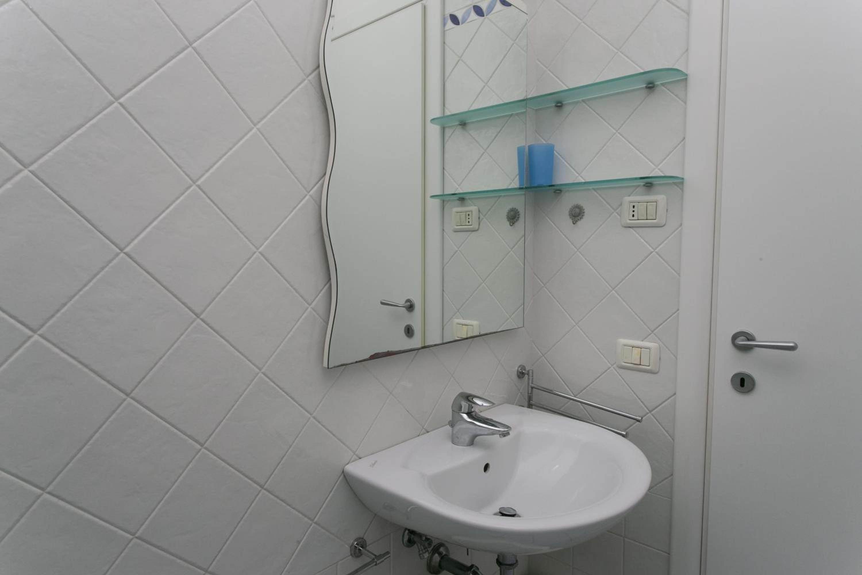 One-Bedroom Apartment photo 3