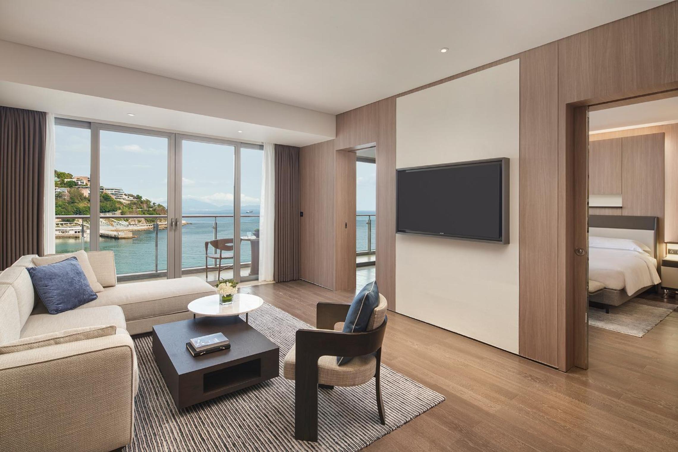 One-Bedroom King Suite with Ocean View - Photo 4
