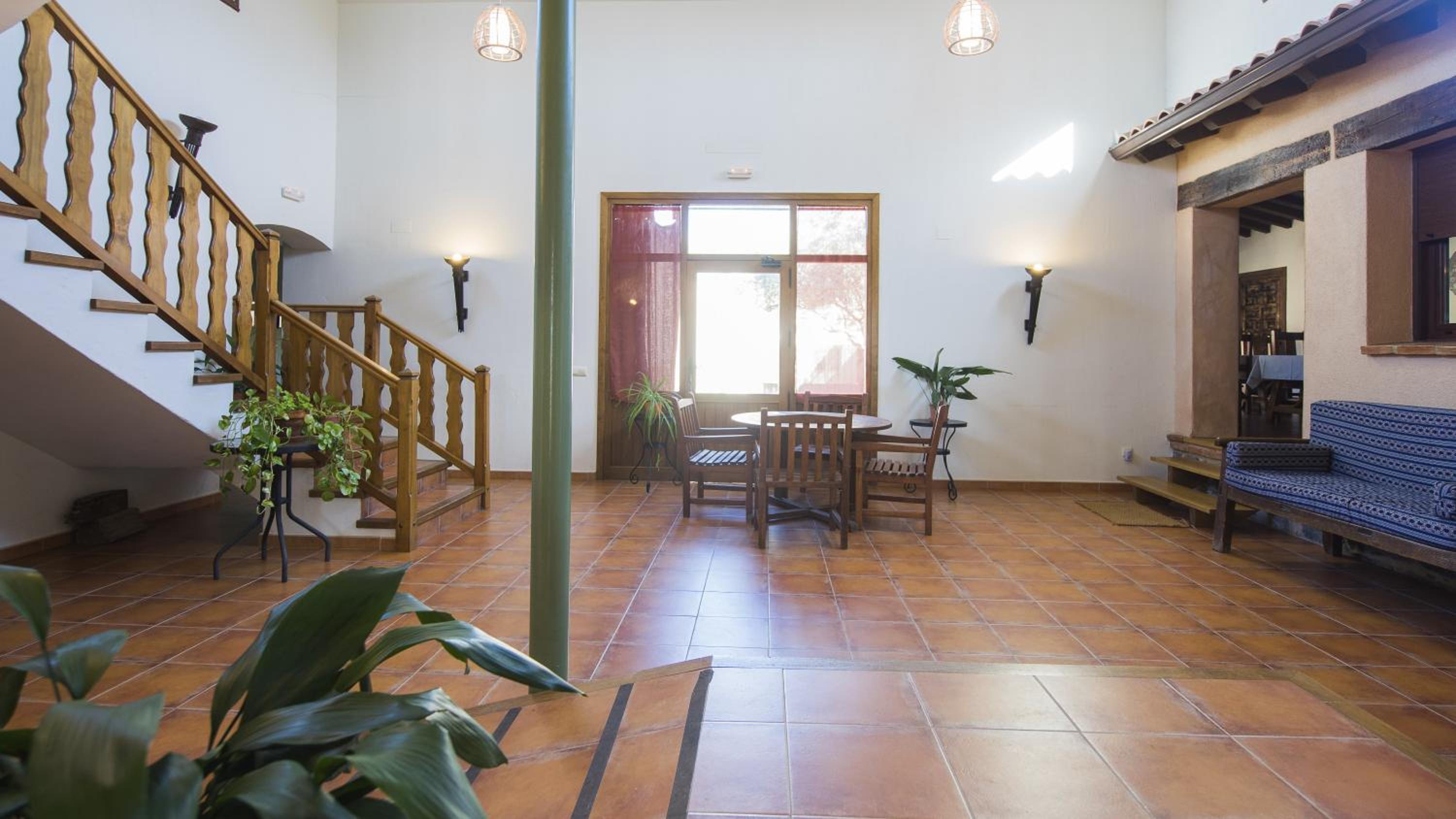 Seven-Bedroom House photo 2