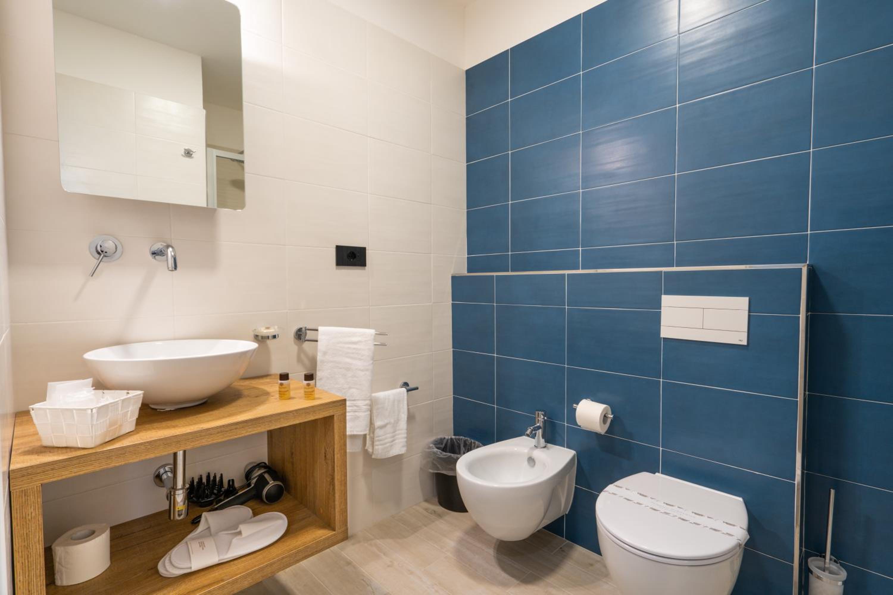 Double or Twin Room - Photo 4