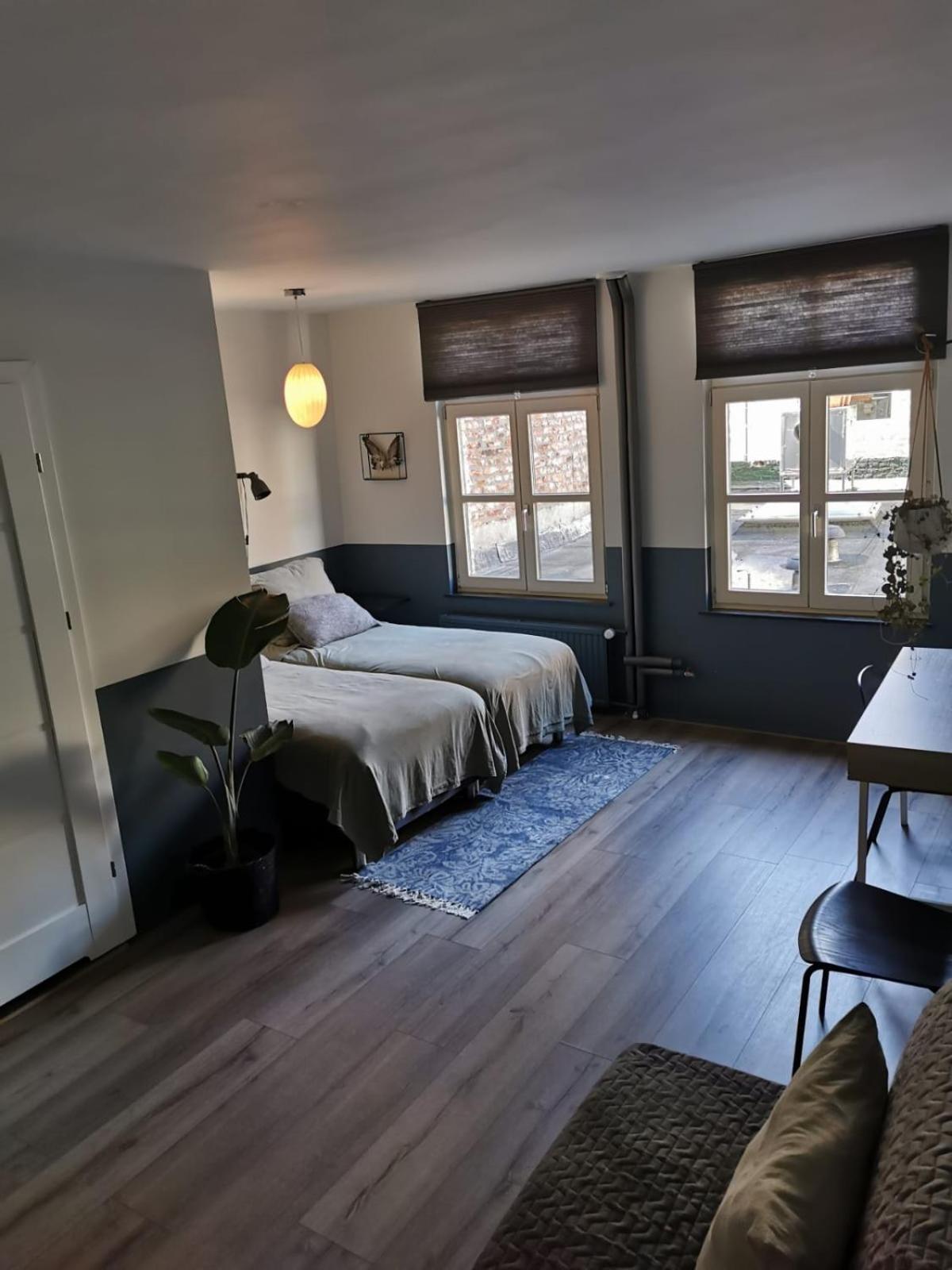 Large Double Room - Photo 1