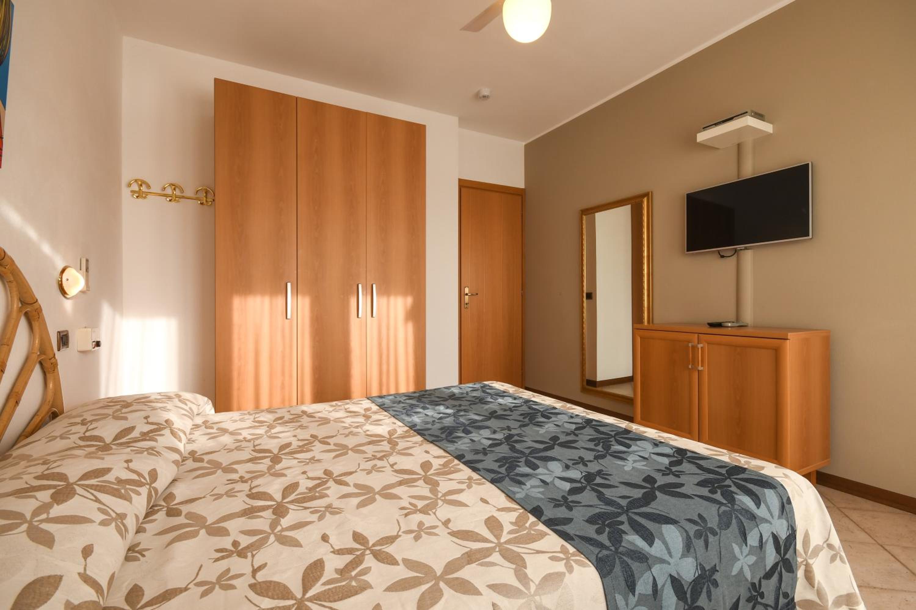Two-Bedroom Apartment (6 Adults)  with Balcony or Terrace photo 3