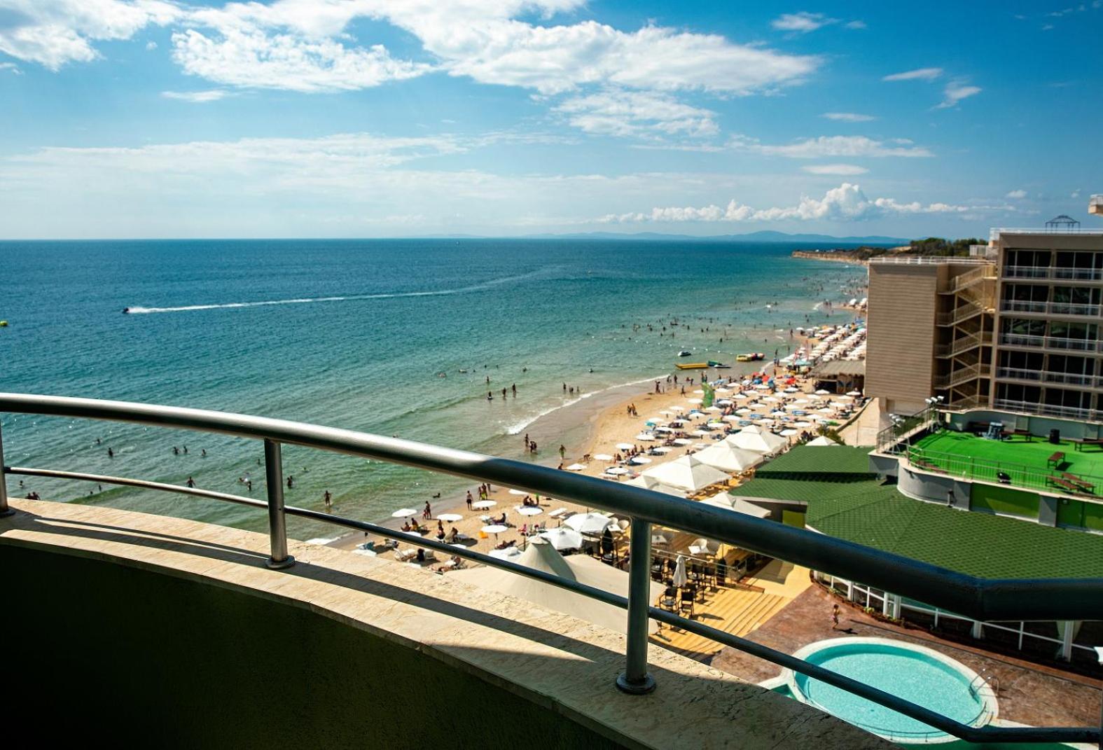 Double or Twin Room with Balcony - Free Beach Access - Photo 7