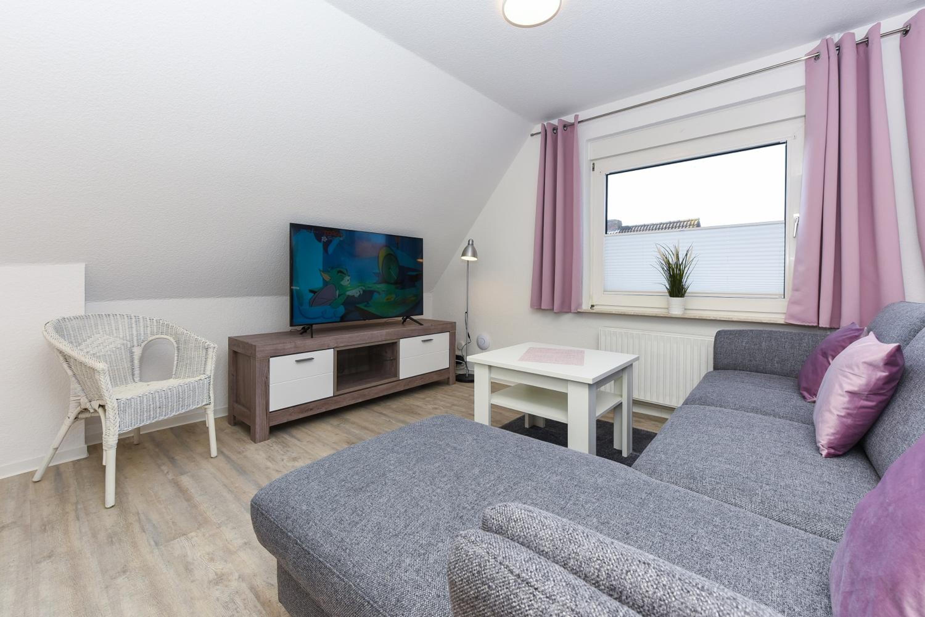 Apartment with Balcony photo 3