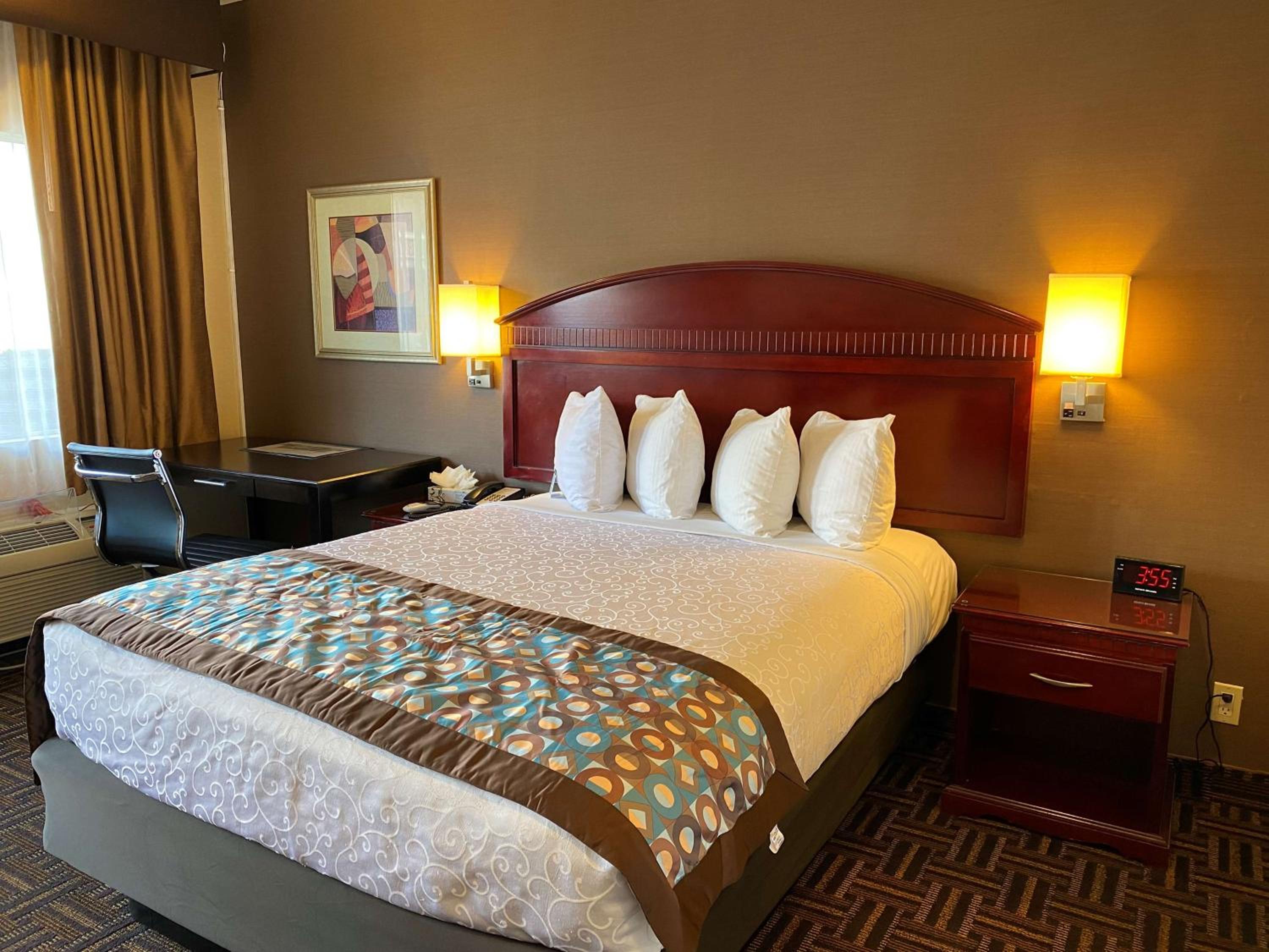 Queen Room - Mobility Accessible/Non-Smoking - Photo 2