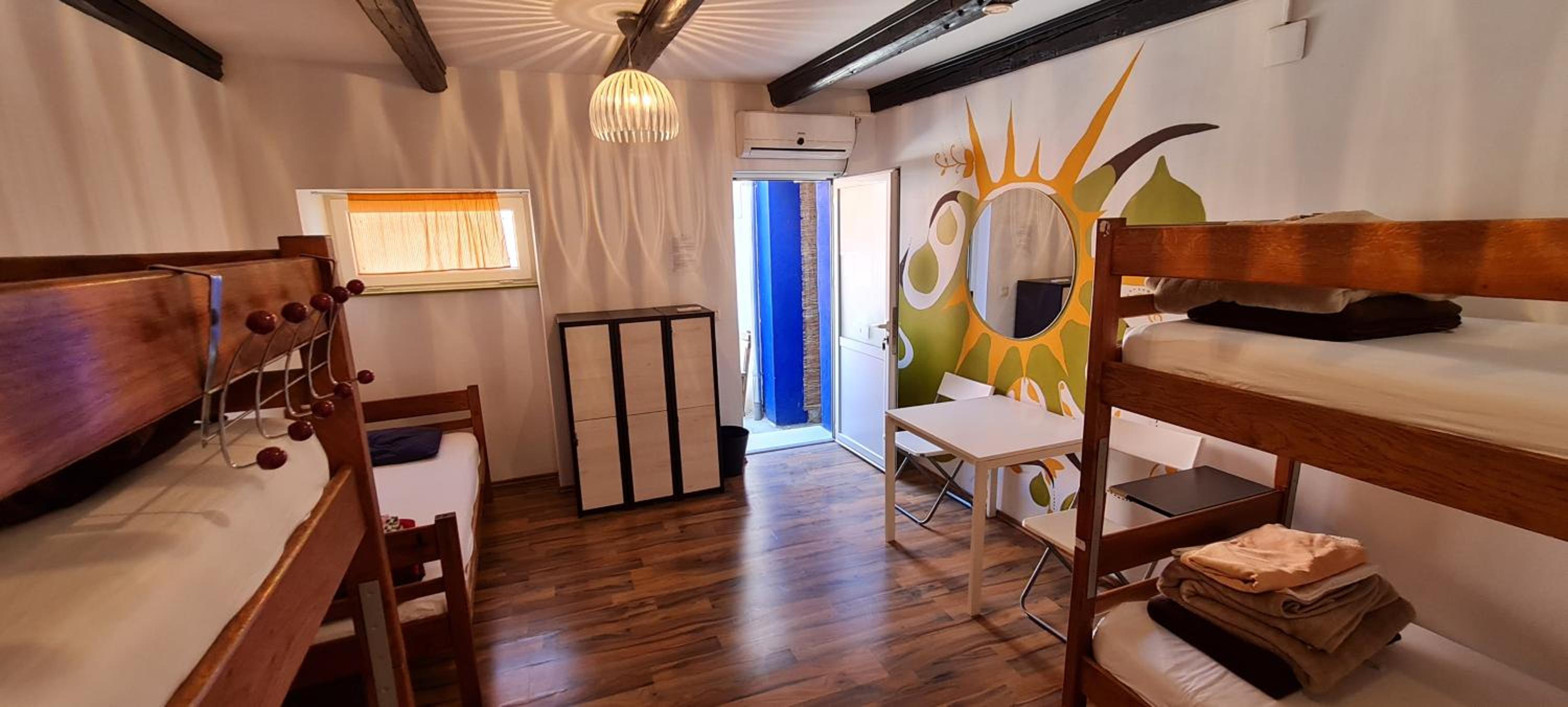 Bed in 6-Bed Mixed Dormitory Room