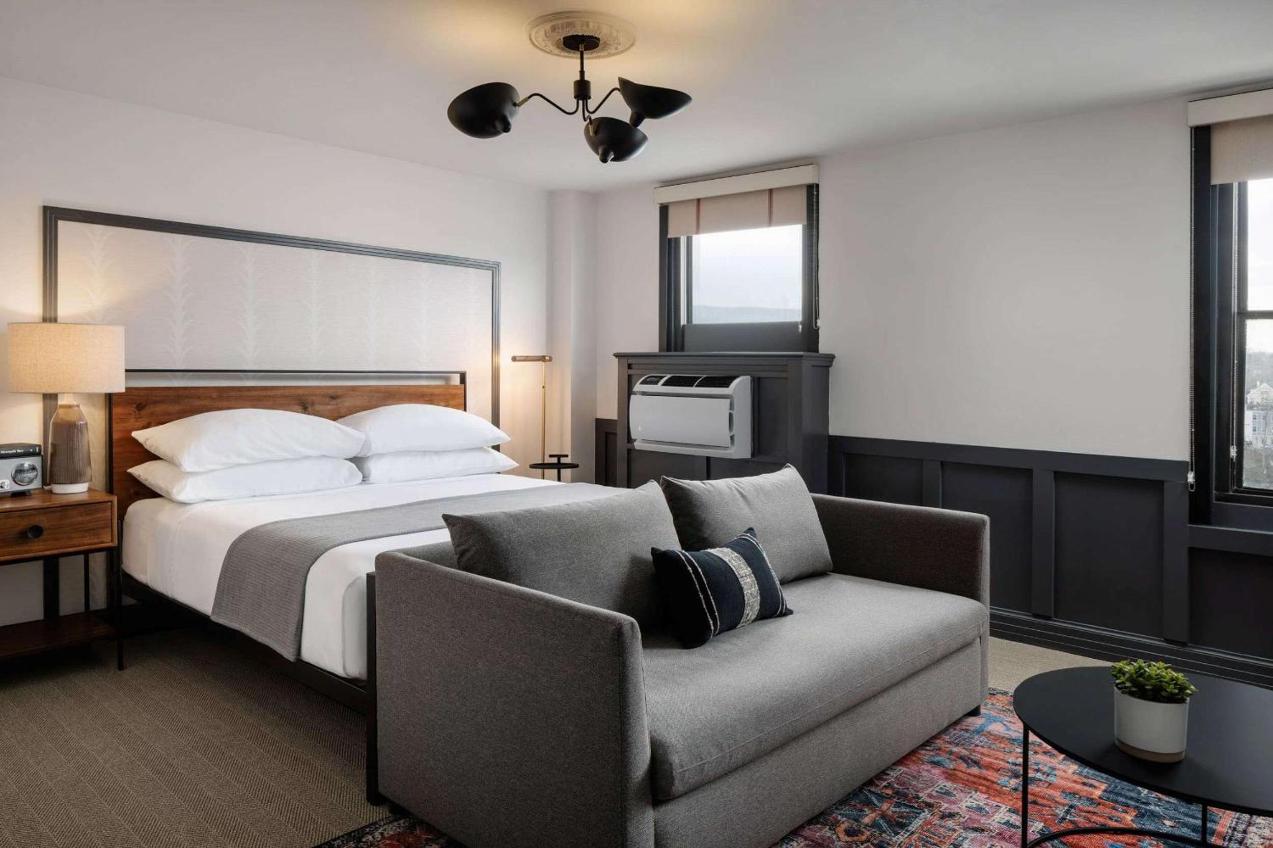 Superior King Room - Non-Smoking - Photo 1