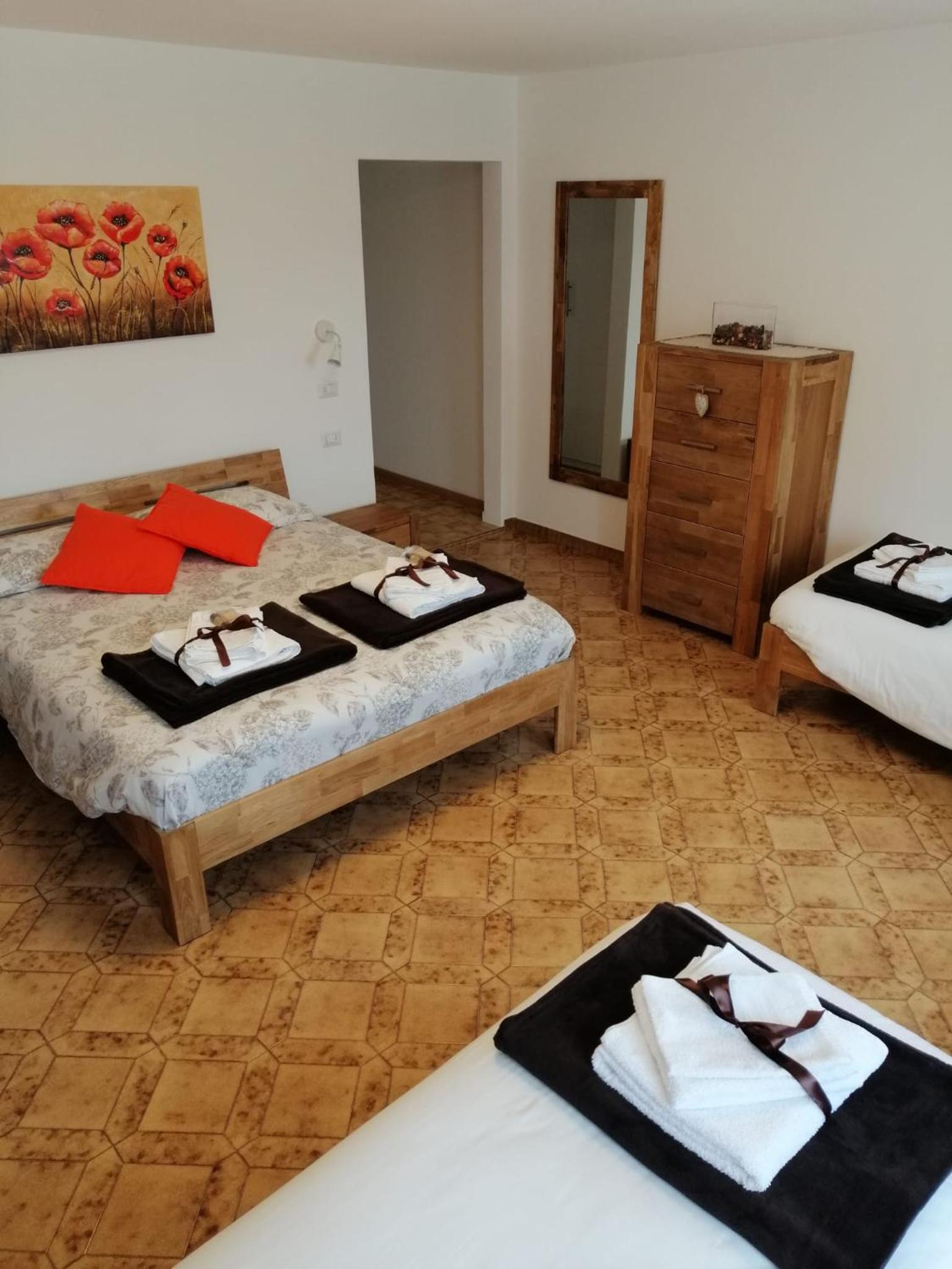 Quadruple Room with Private Bathroom photo 2