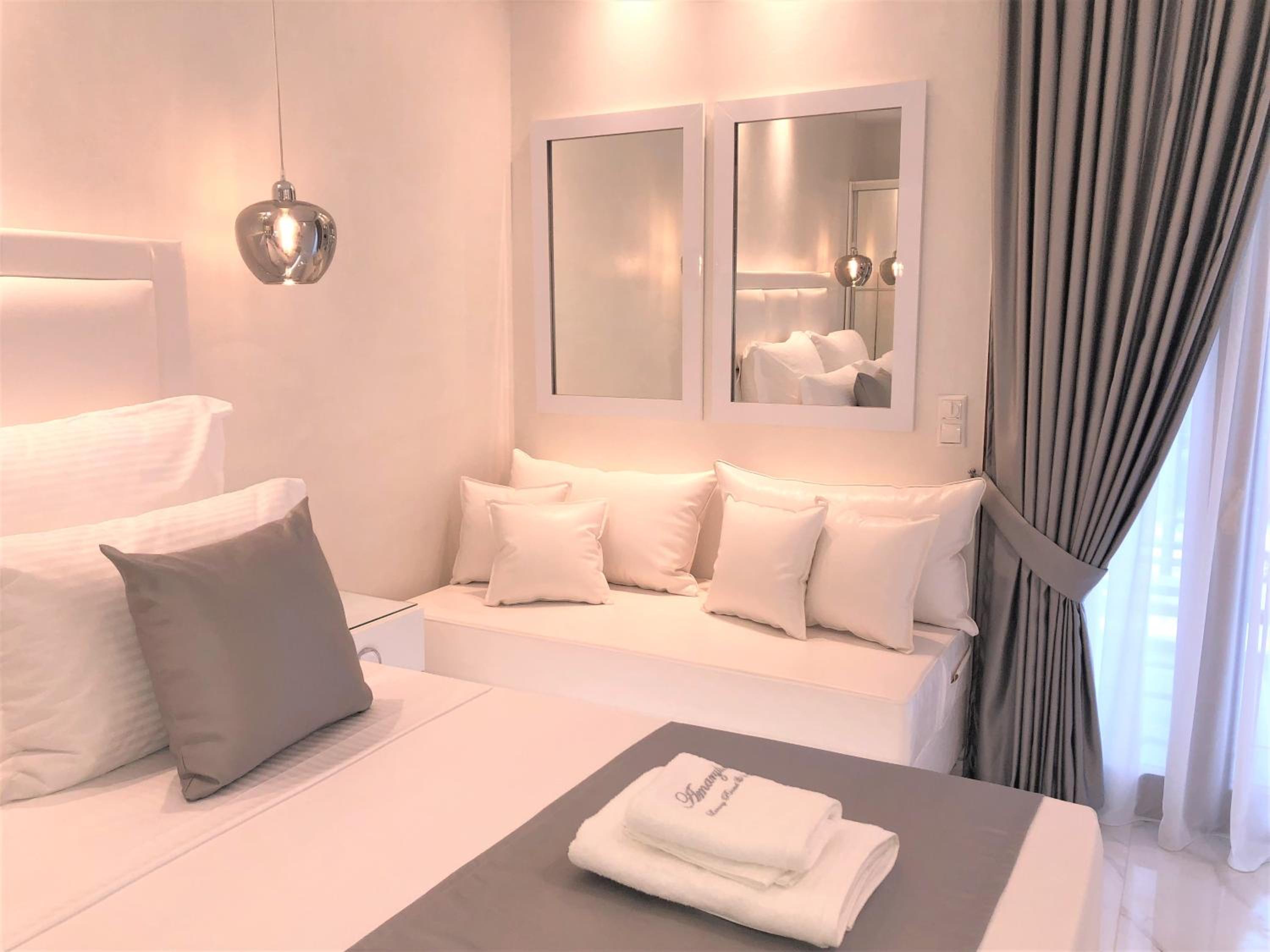 Deluxe Junior Suite photo 3