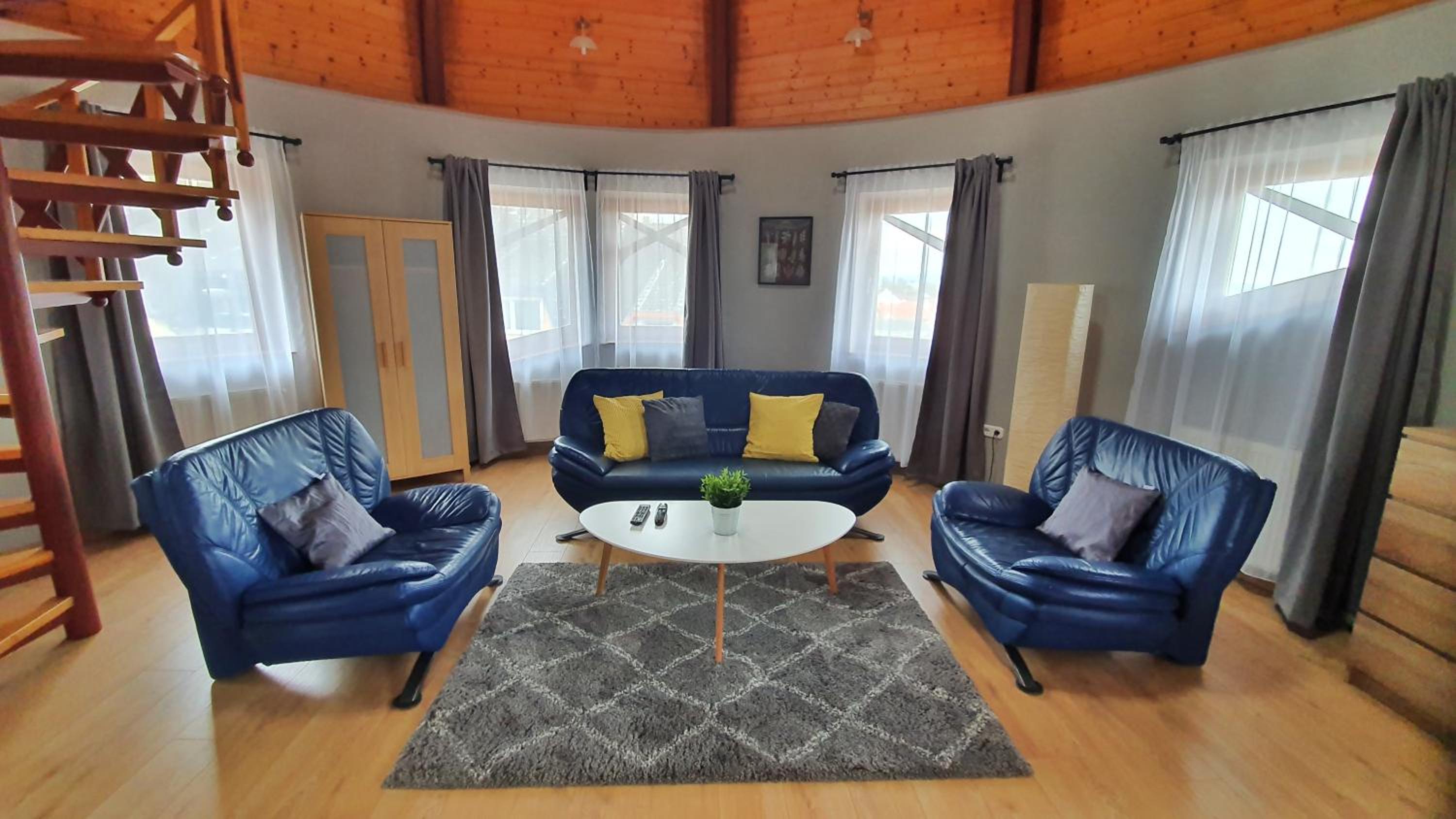 Apartment - Split Level - Photo 38