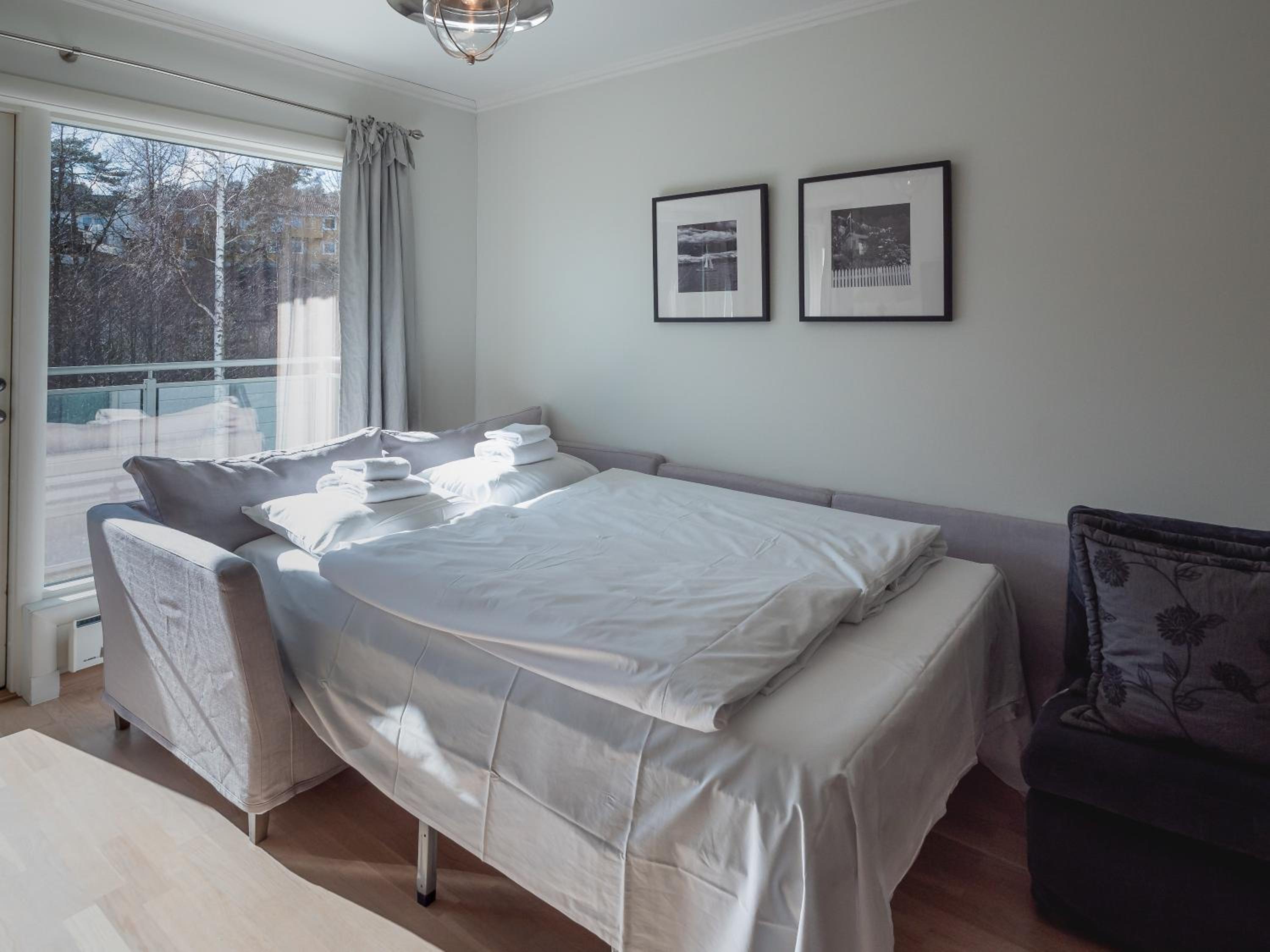 One-Bedroom Apartment - Photo 2