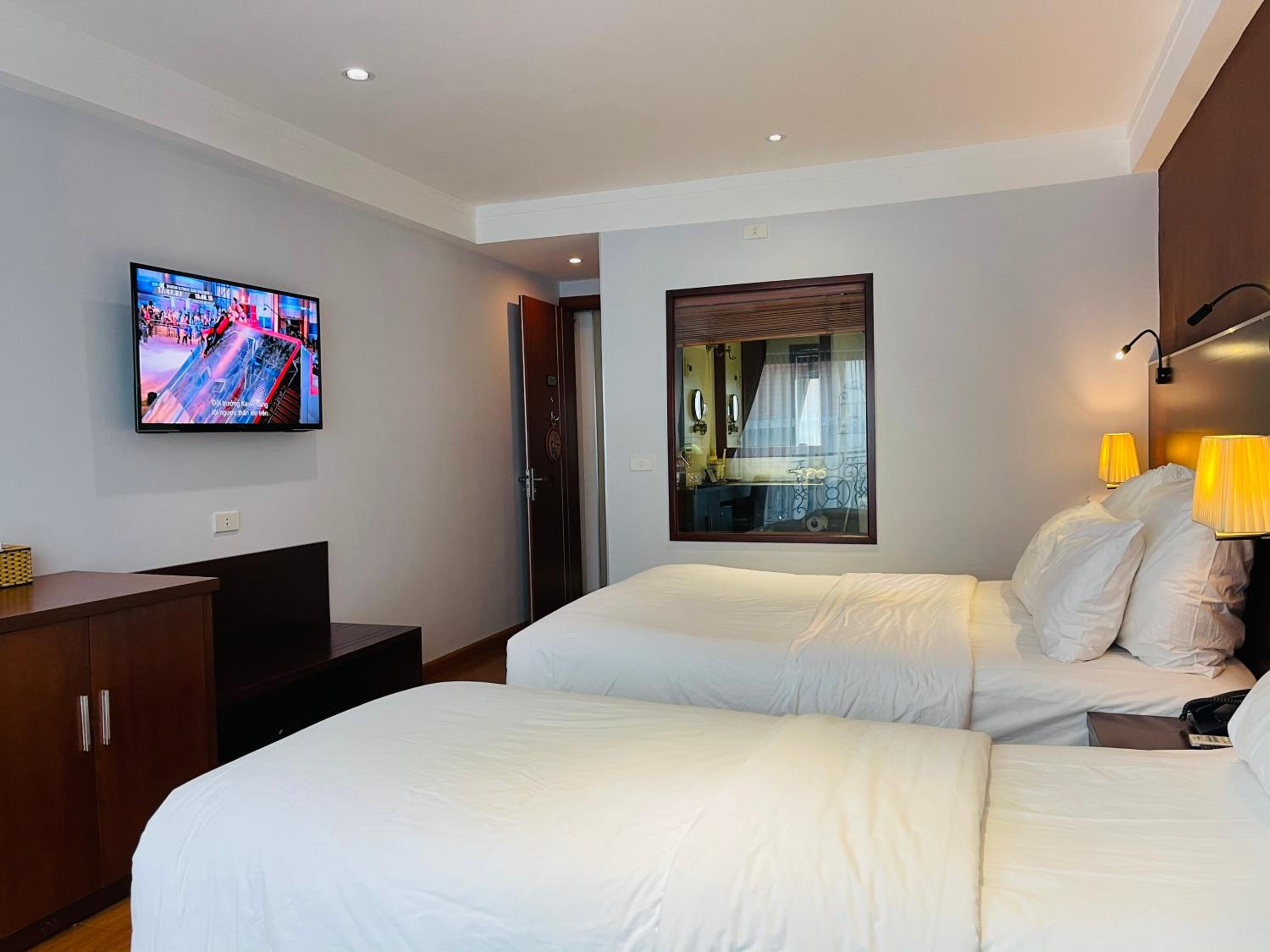 Premium Twin Room photo 2