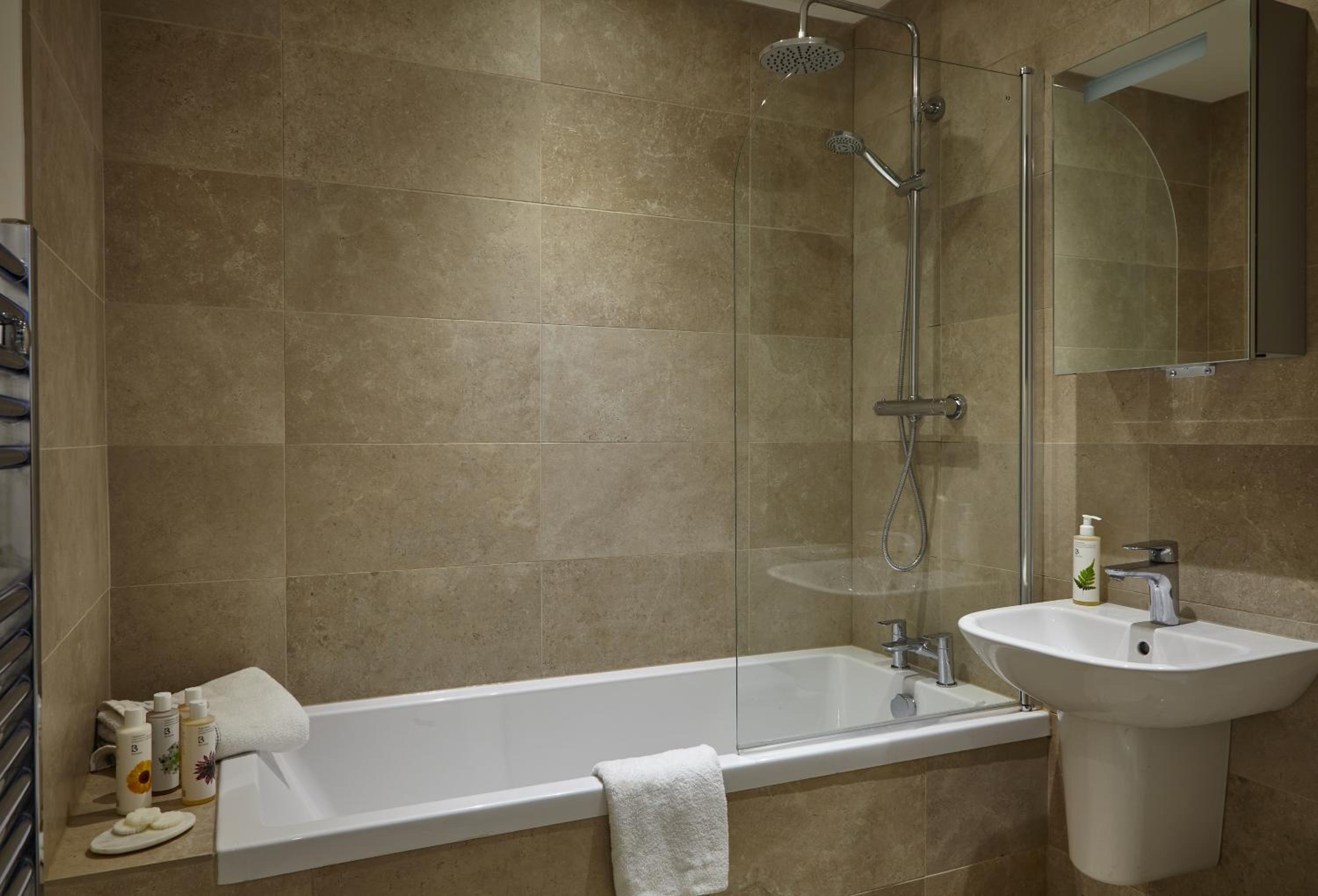 One-Bedroom House - Photo 11