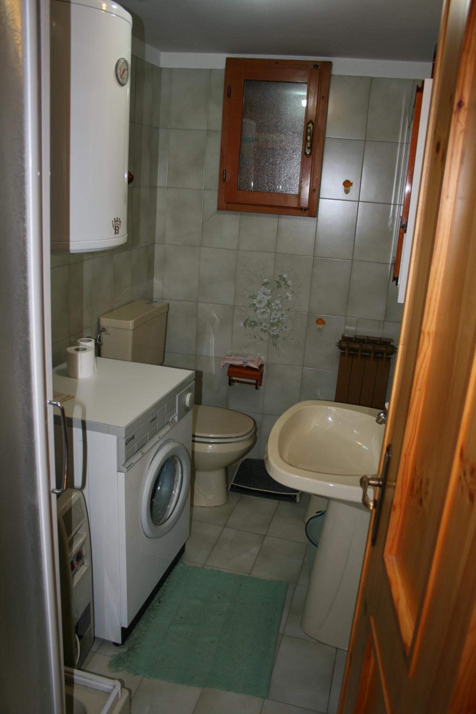One-Bedroom Apartment photo 3