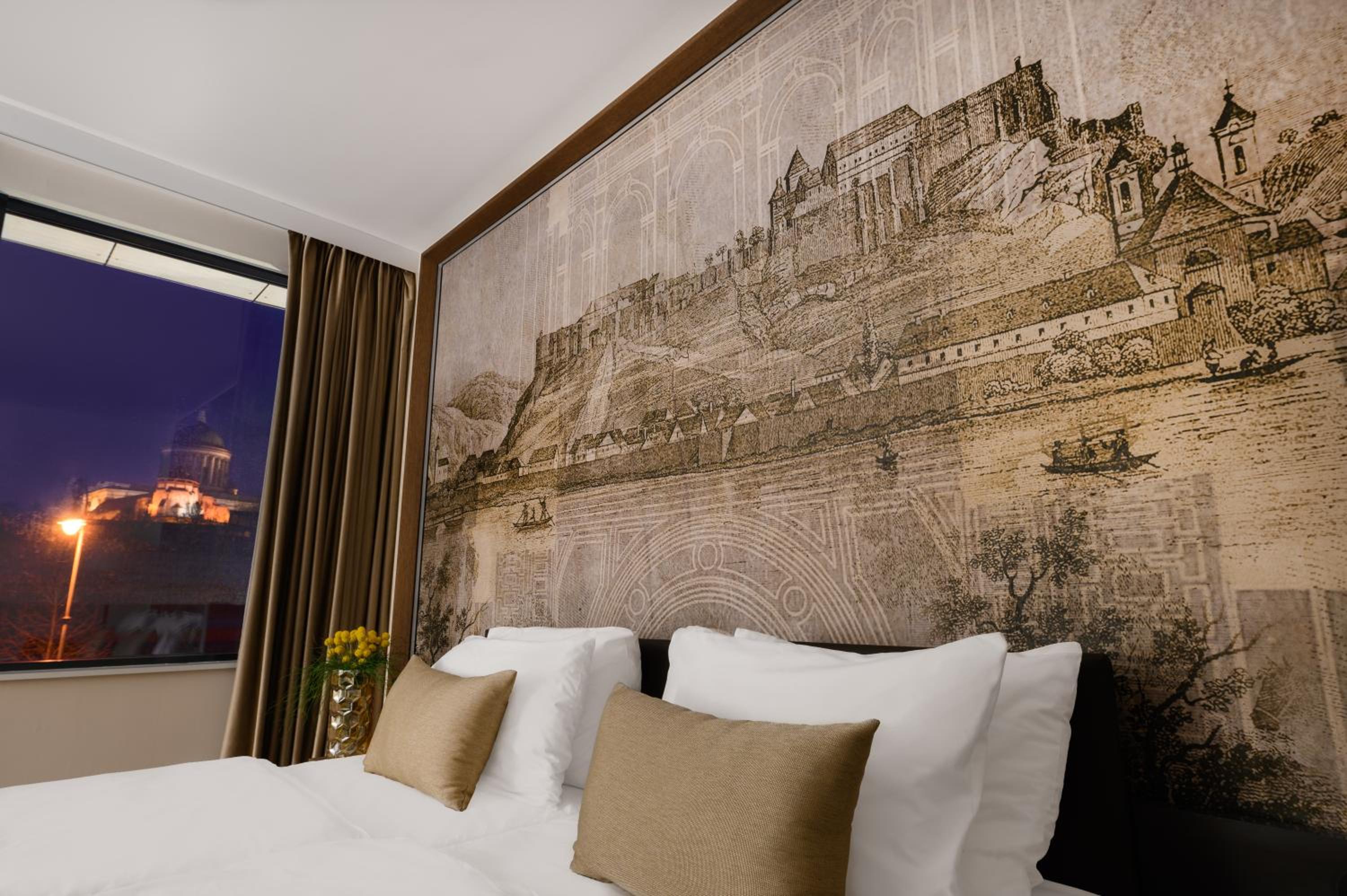 Superior Twin Room with City View photo 3