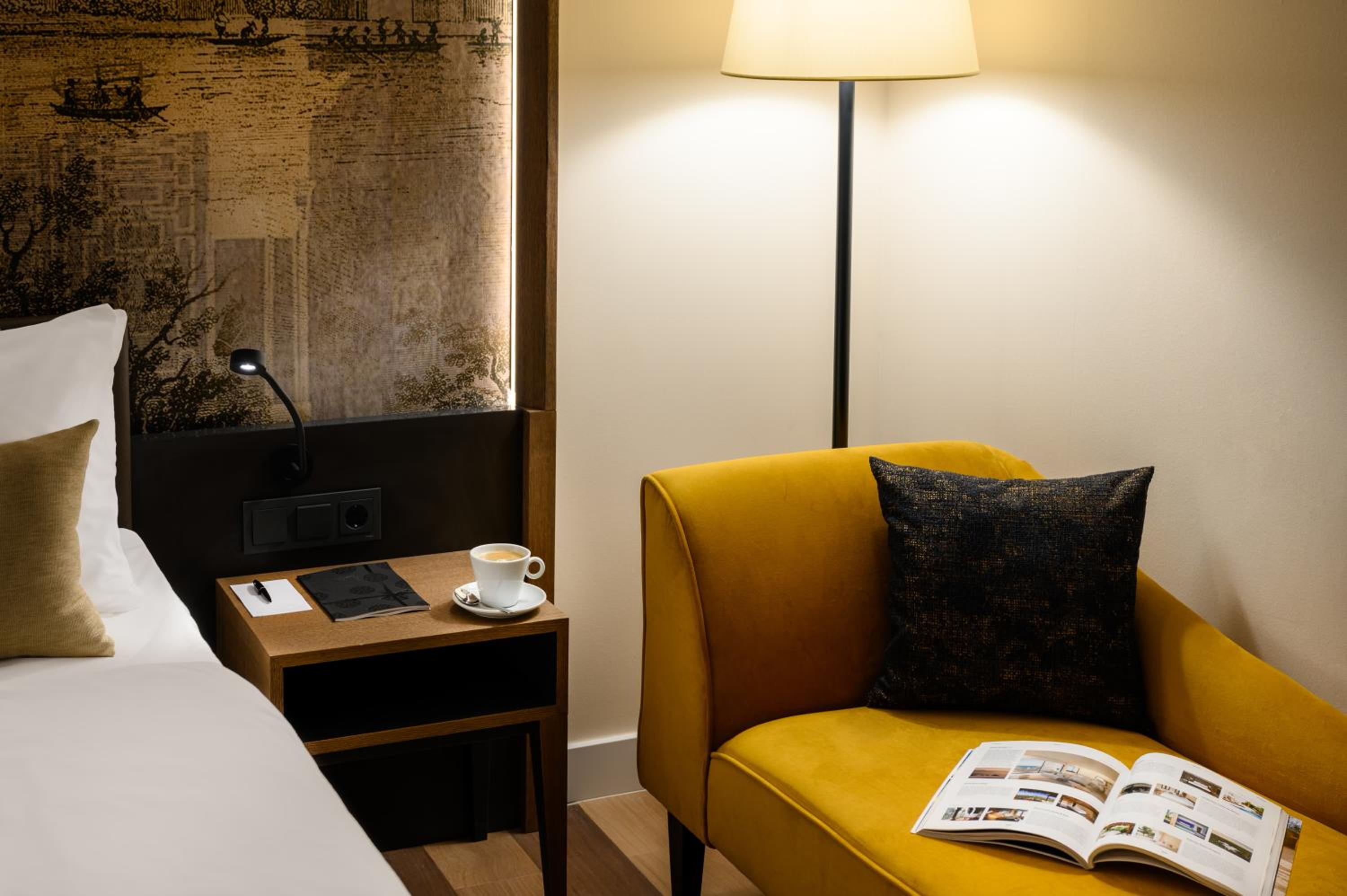 Deluxe Double Room with Bath photo 3