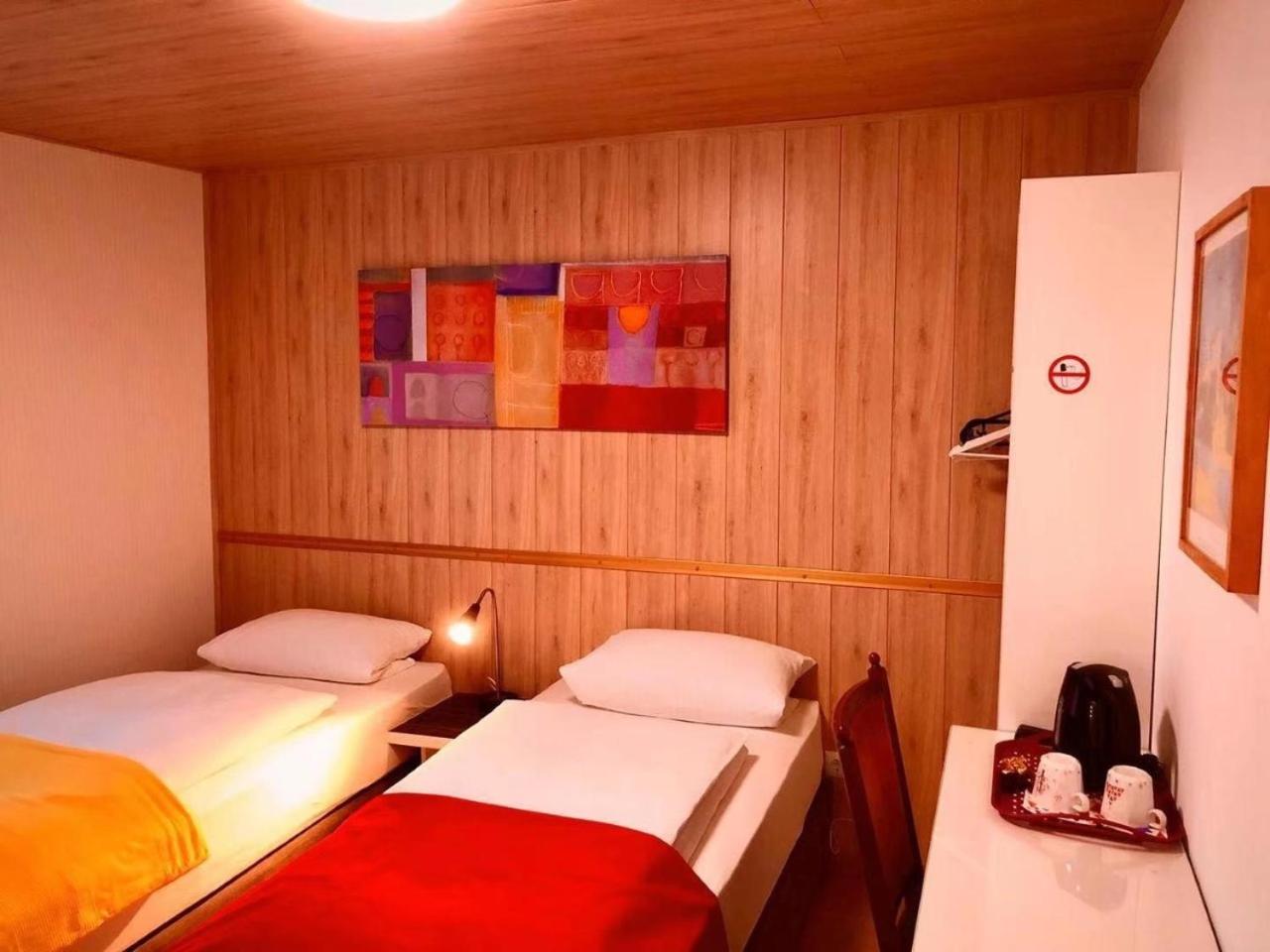 Twin Room - Photo 2