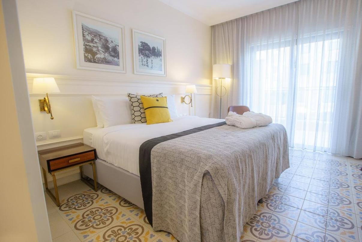 Double Room with Pool View photo 2