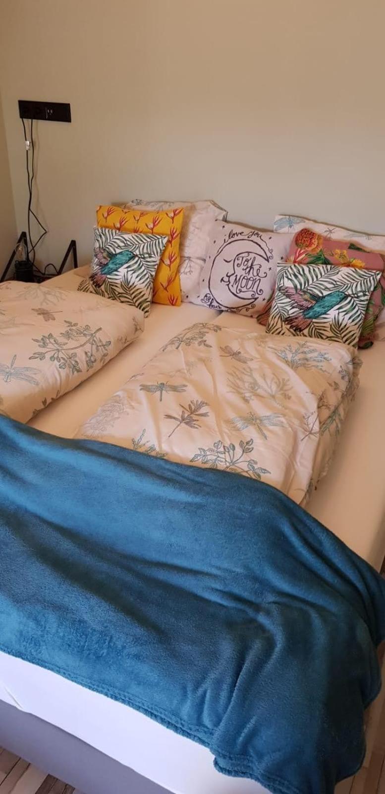 One-Bedroom Apartment - Photo 2
