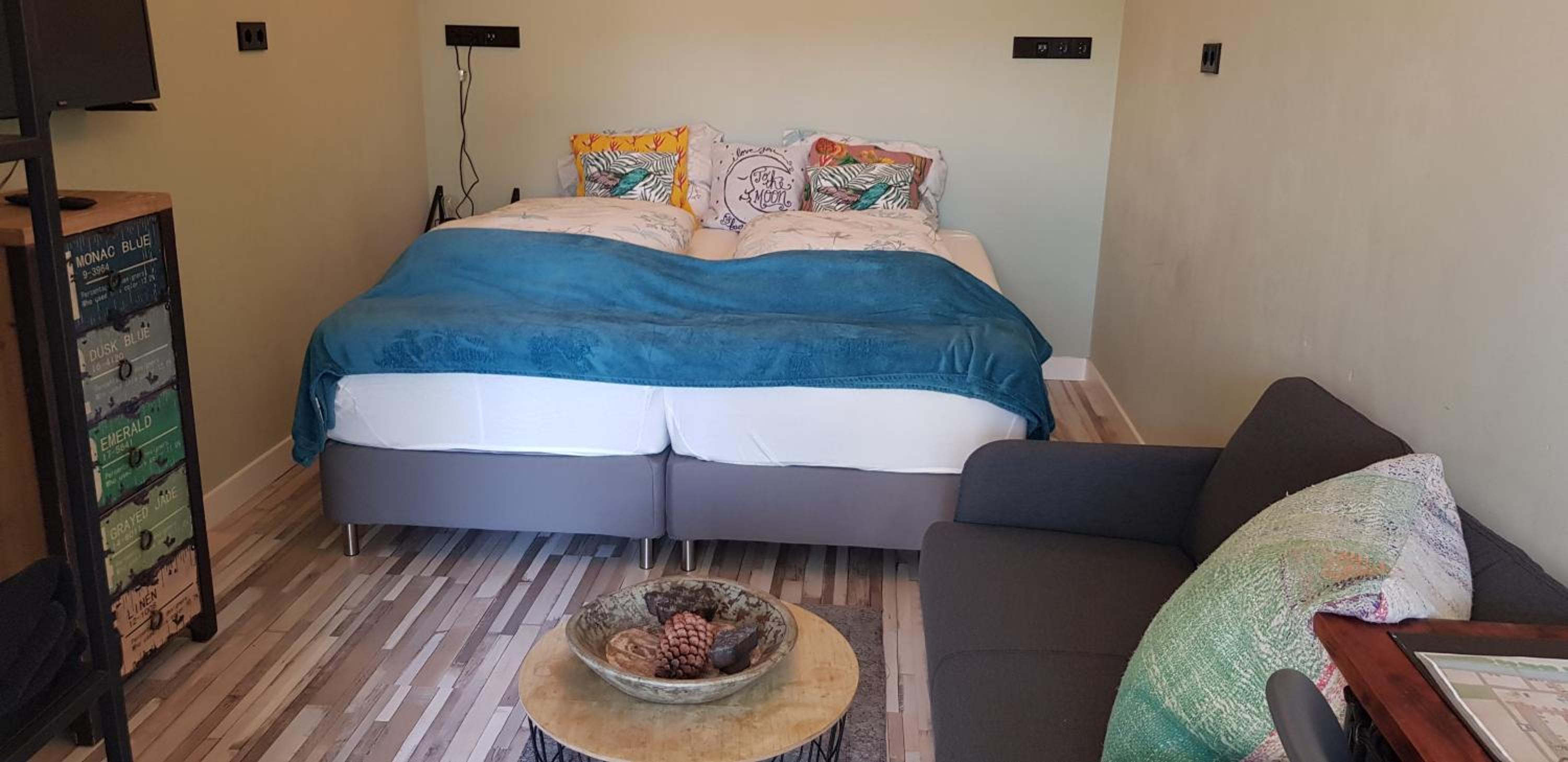 One-Bedroom Apartment - Photo 1