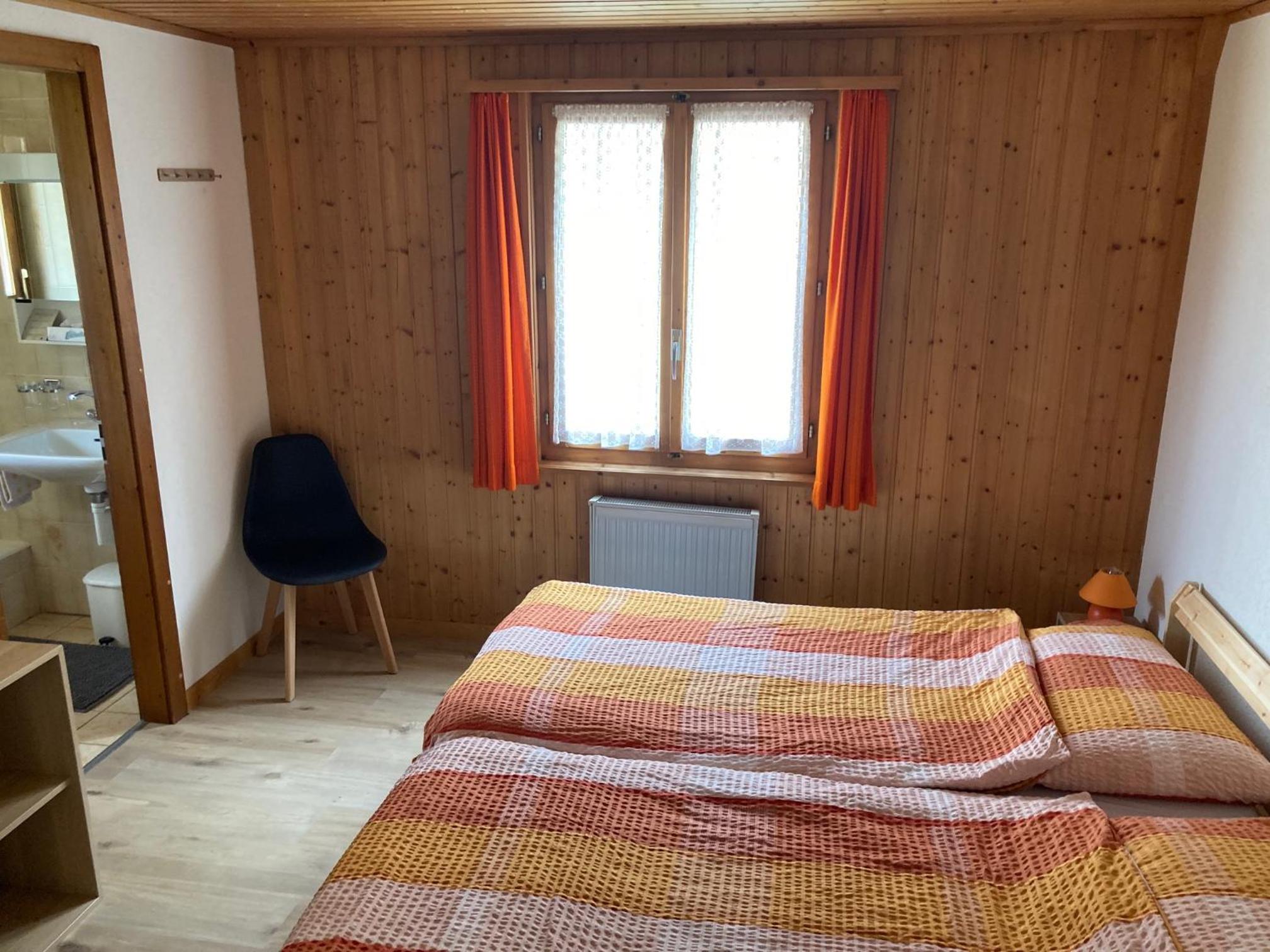 Double Room with Private Bathroom - Photo 6