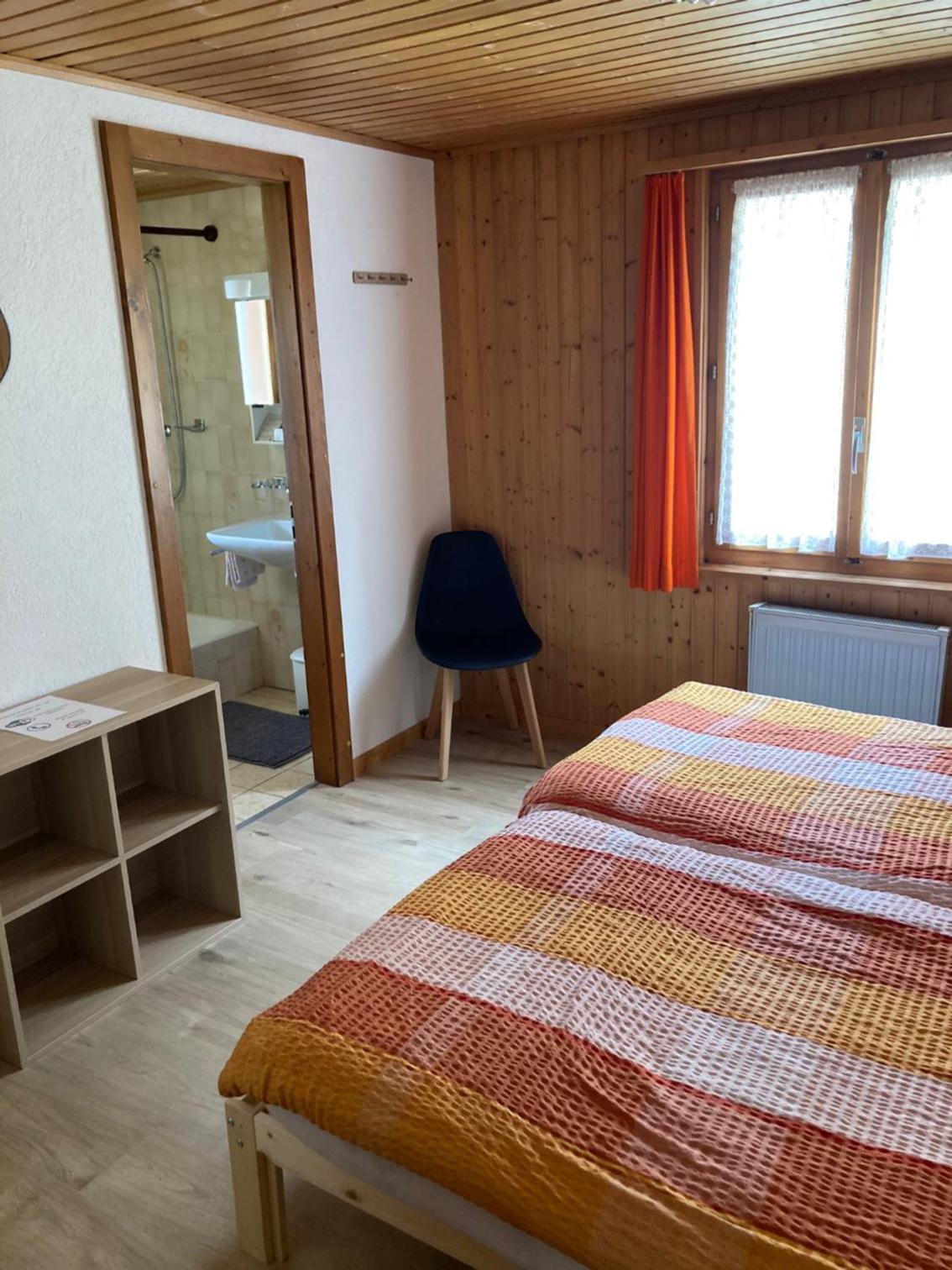 Double Room with Private Bathroom - Photo 8