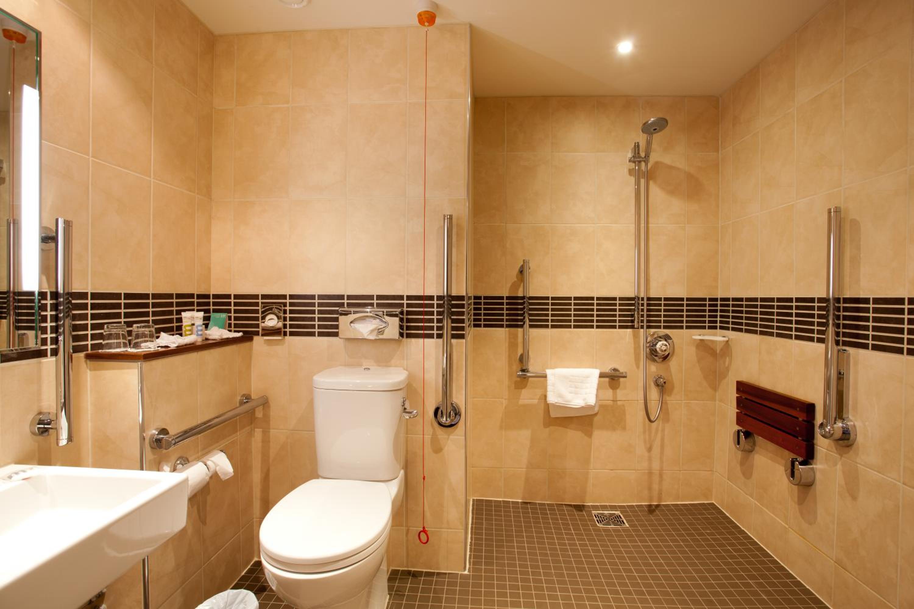 Accessible Classic Room with One Double or Two single Beds - Photo 5
