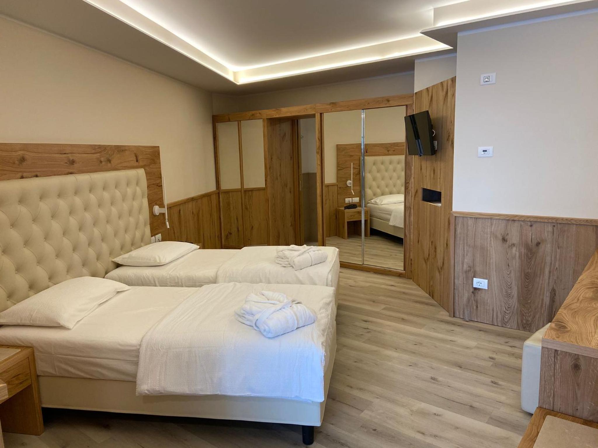 Suite with Lake View - Photo 1
