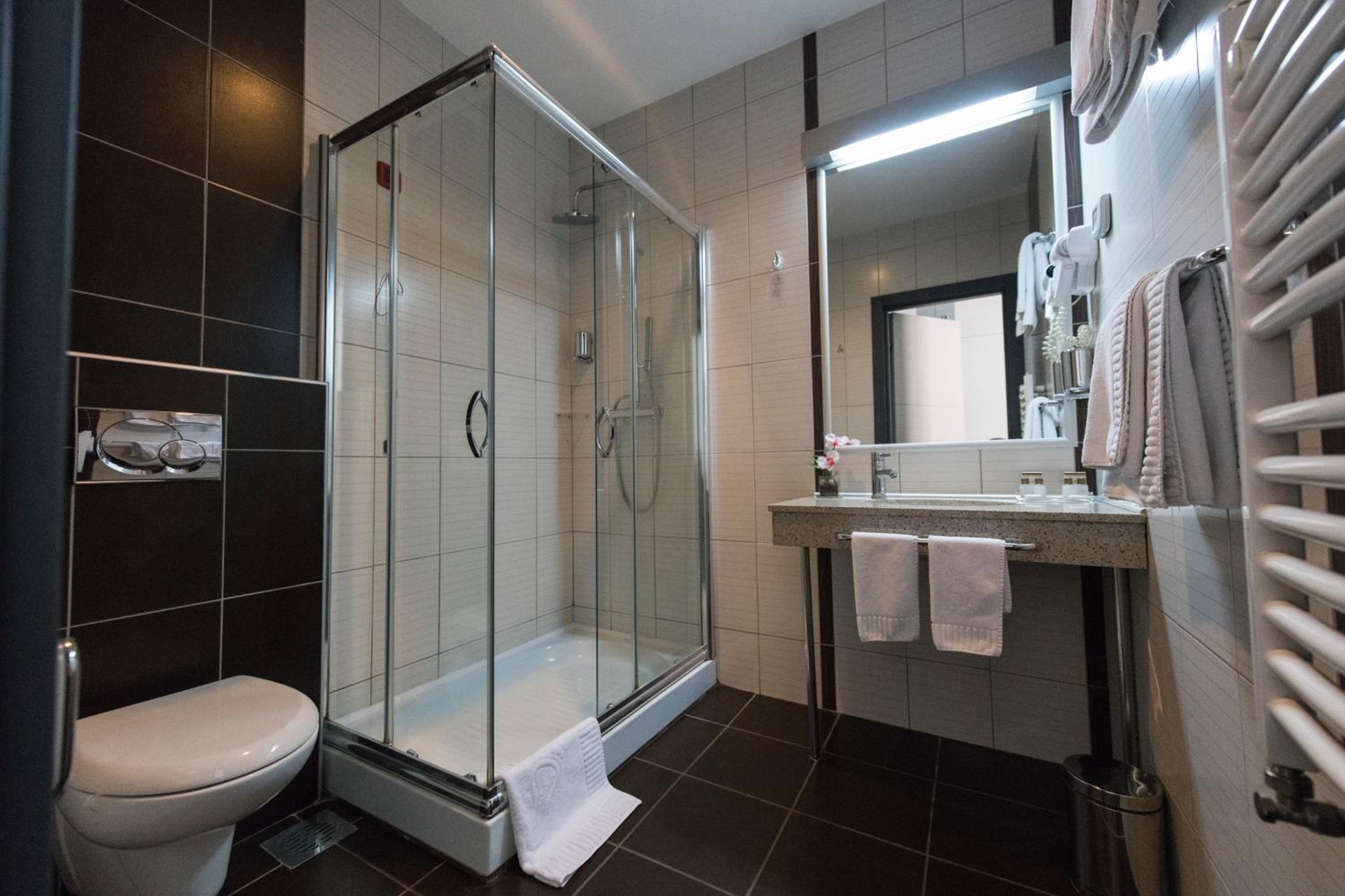 Double or Twin Room - Photo 7