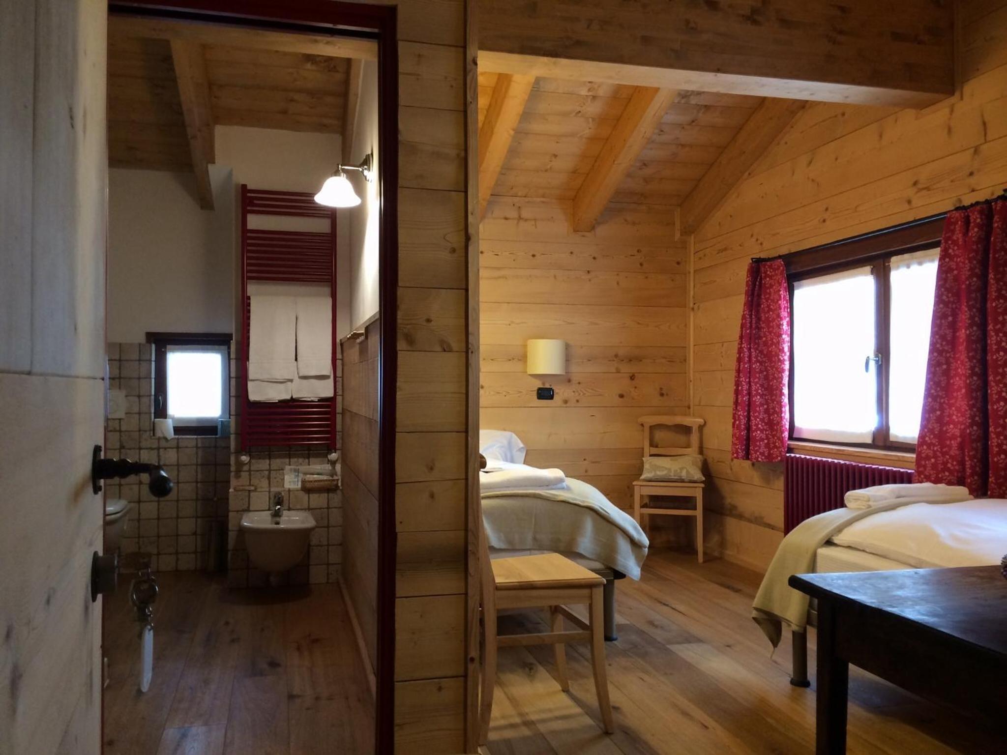 Twin Room - Photo 4