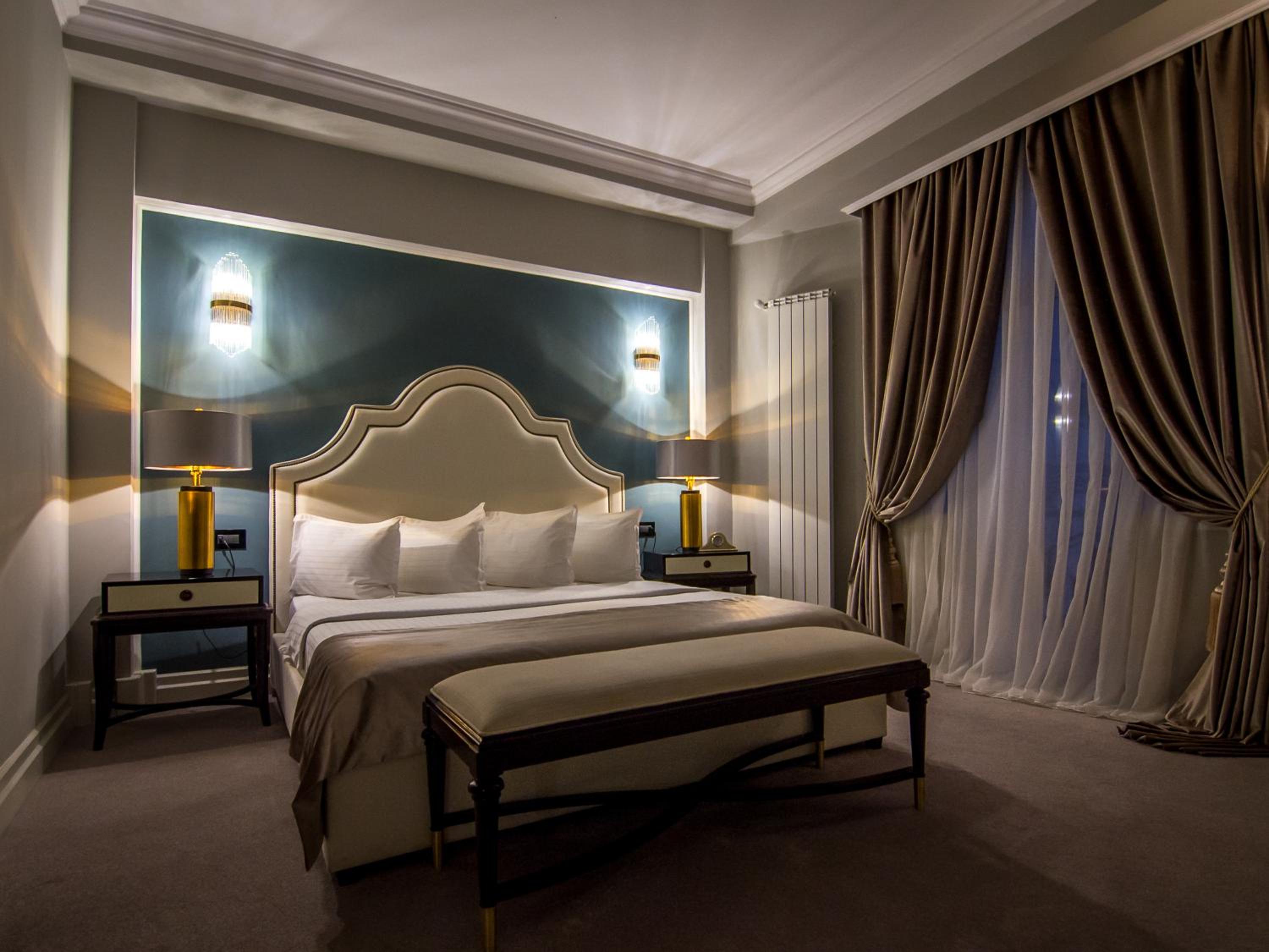 Executive Suite - Photo 2
