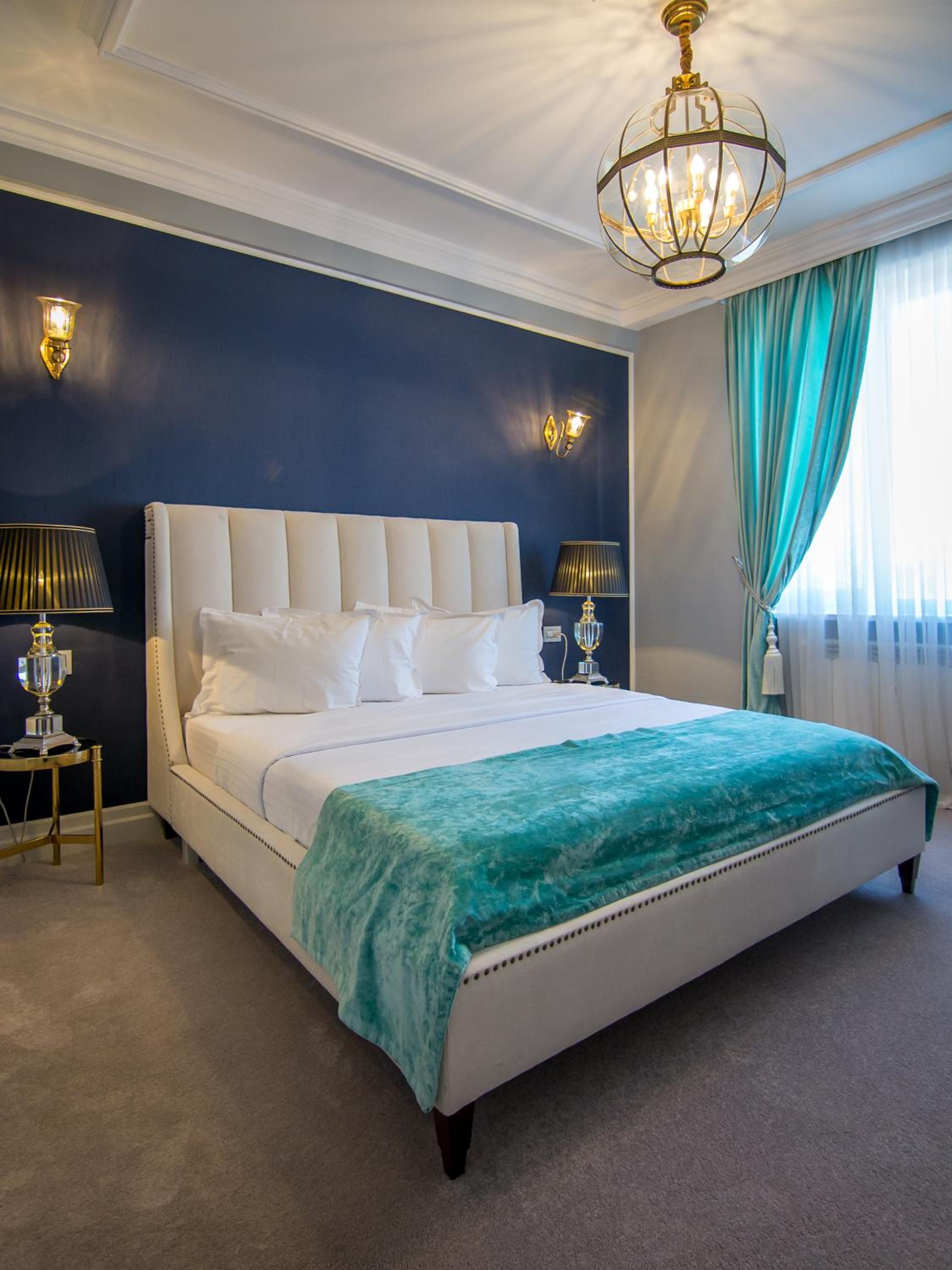 Executive Suite - Photo 4