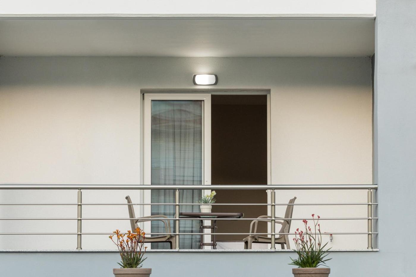 Studio with Balcony - Photo 5