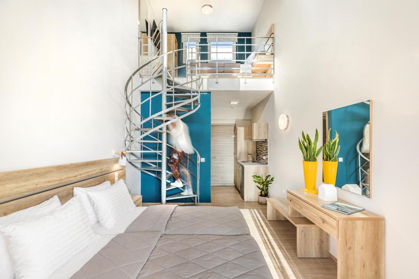 Loft - Photo 1