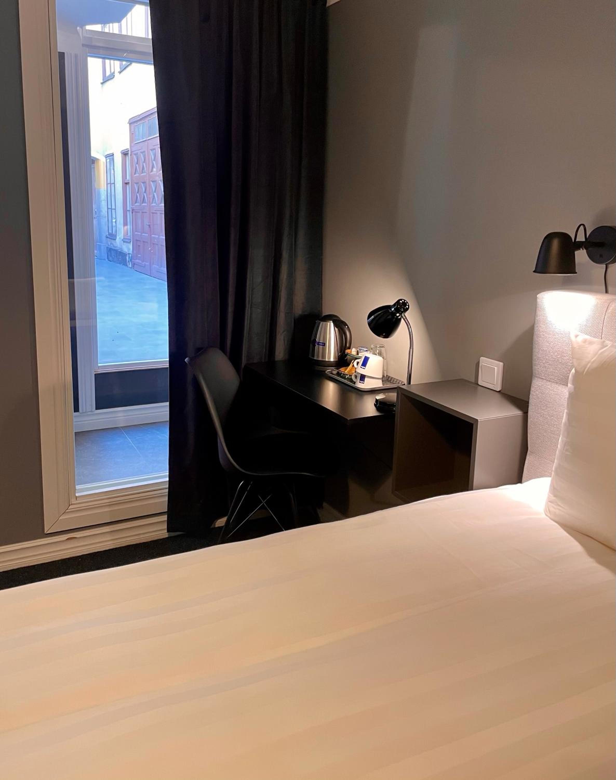 Standard Double Room - No Window thumbnail 6