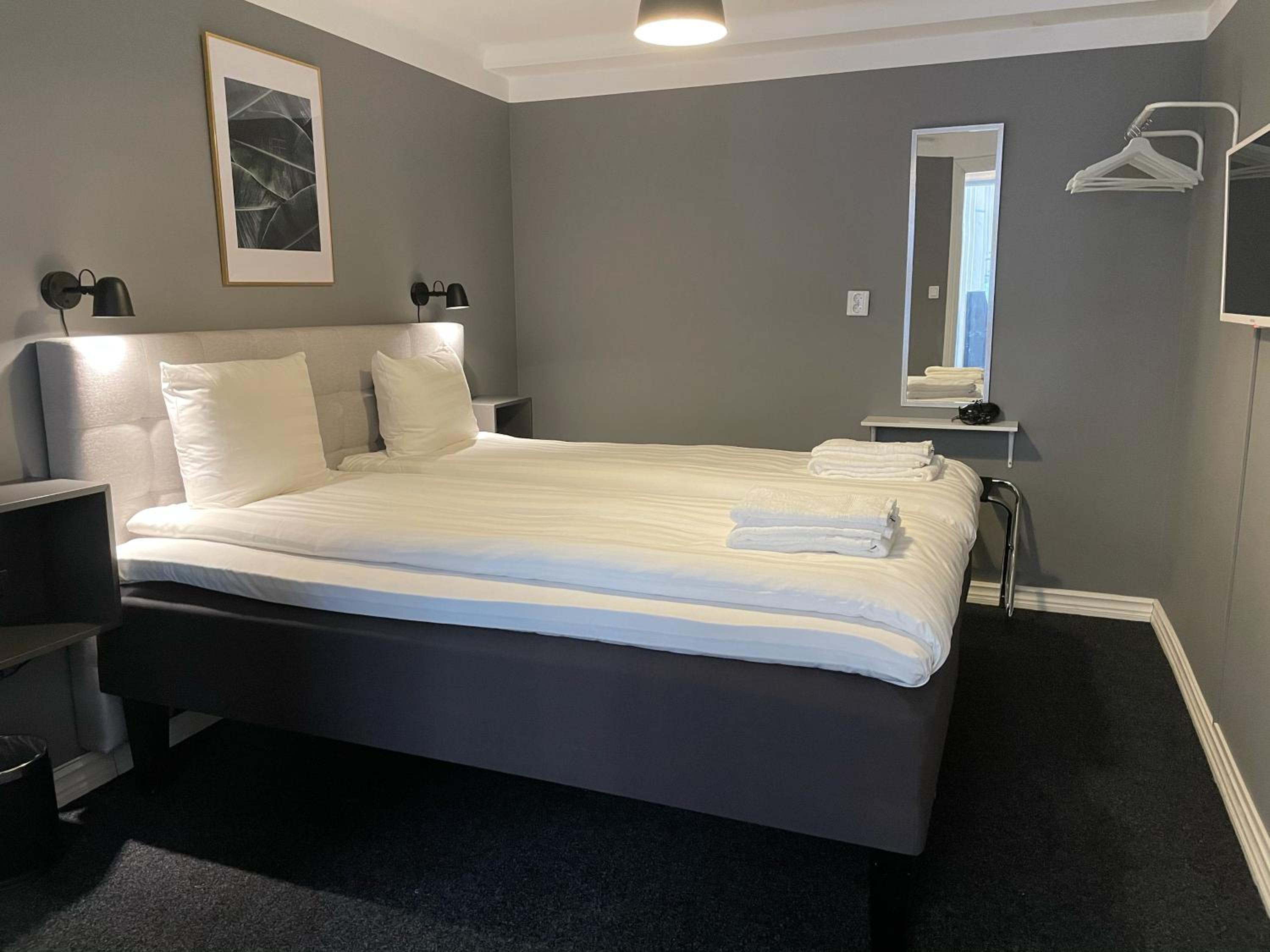 Standard Double Room - No Window thumbnail 5
