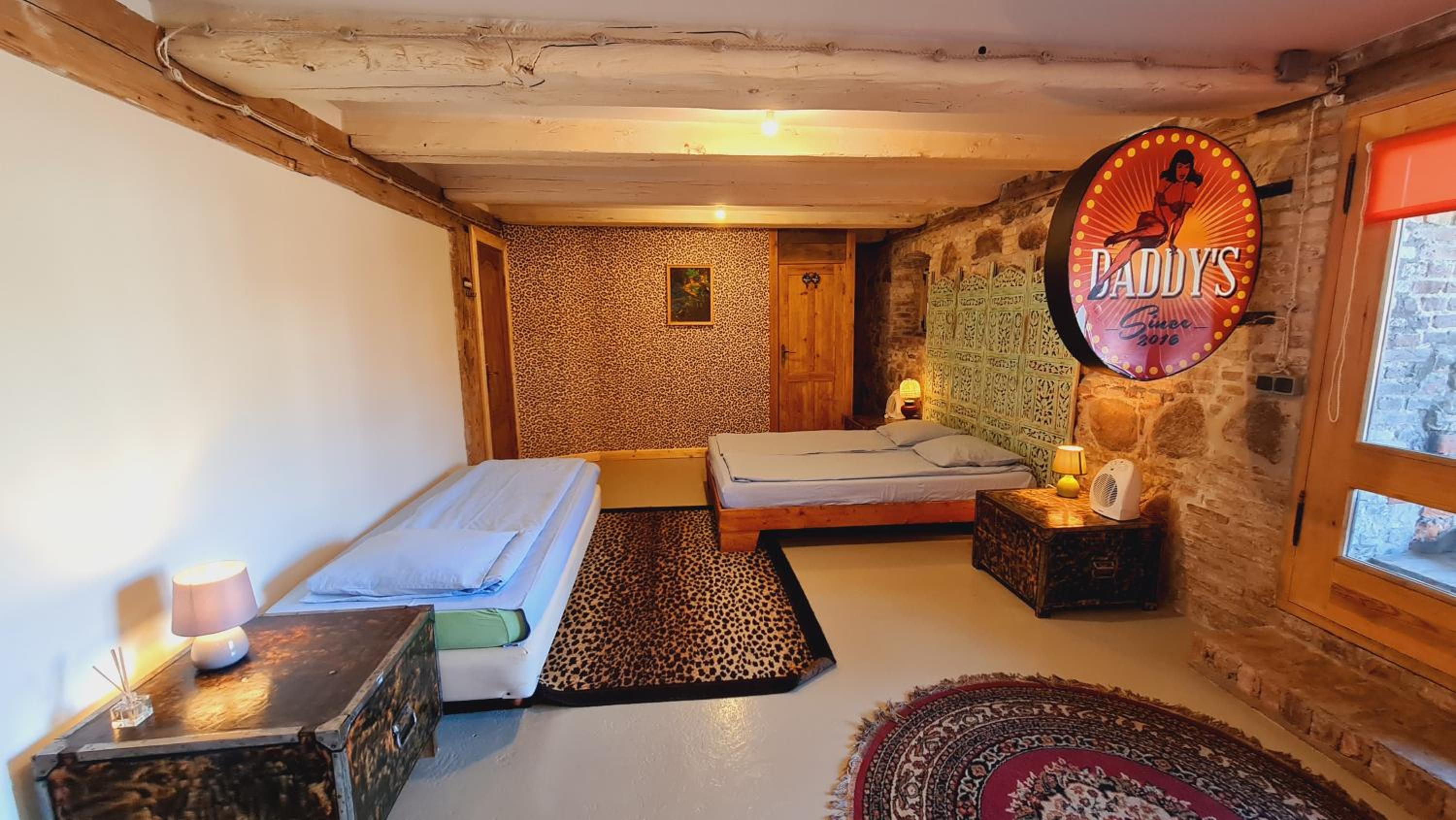 River Side Lounge - Photo 10
