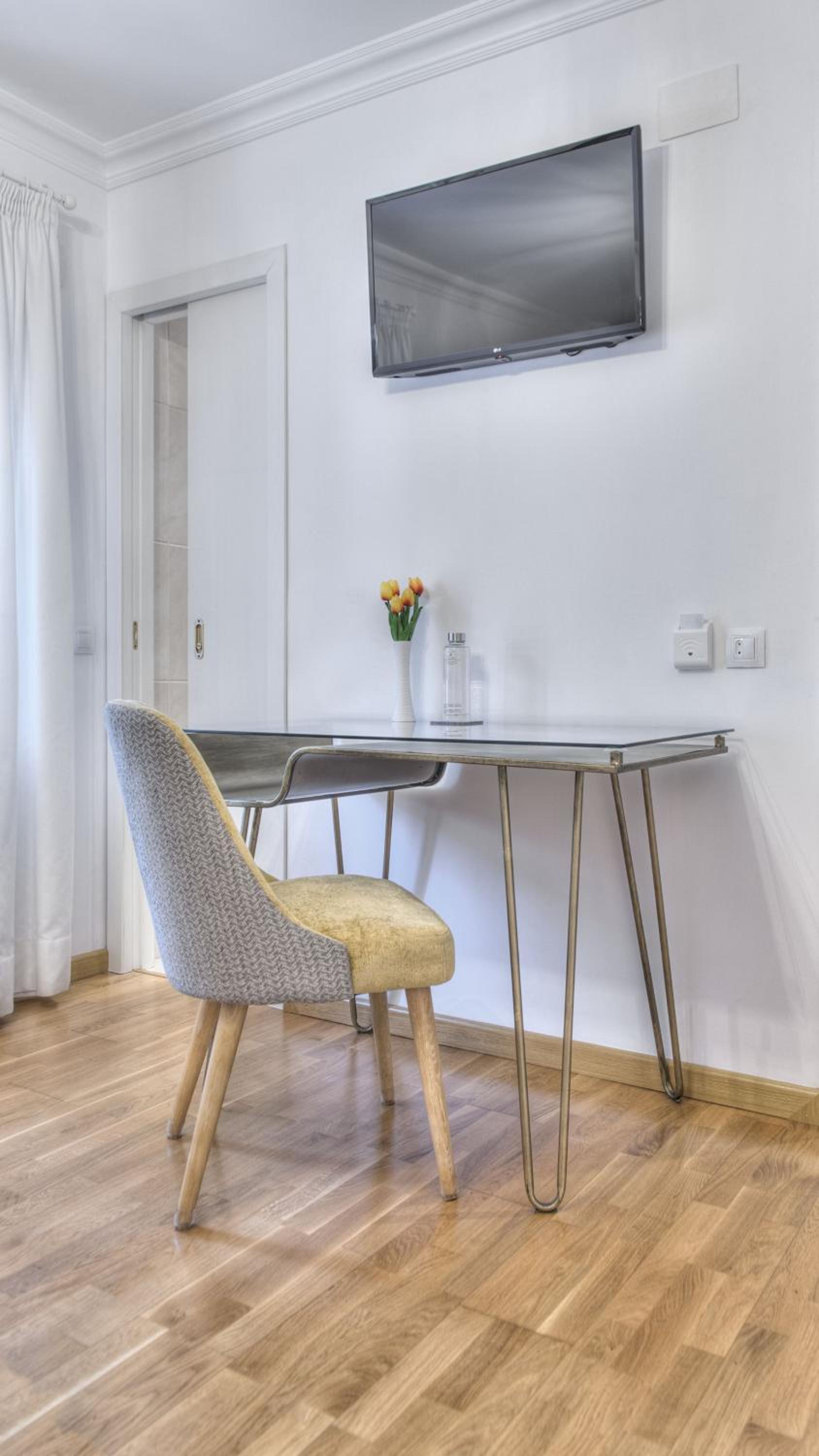 Double Room - Photo 6