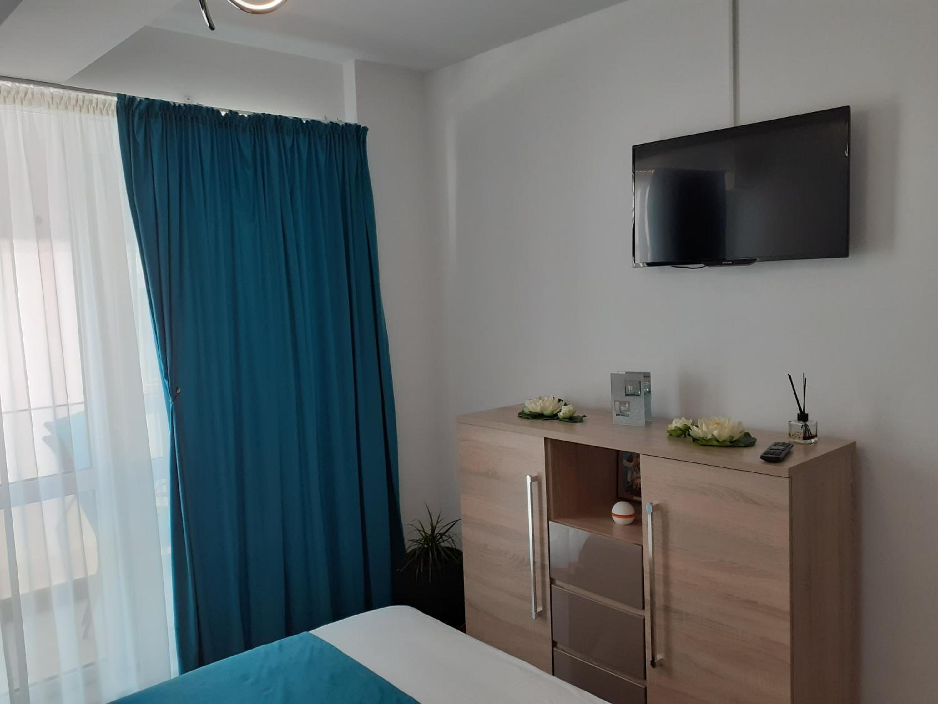 One-Bedroom Apartment - Photo 15