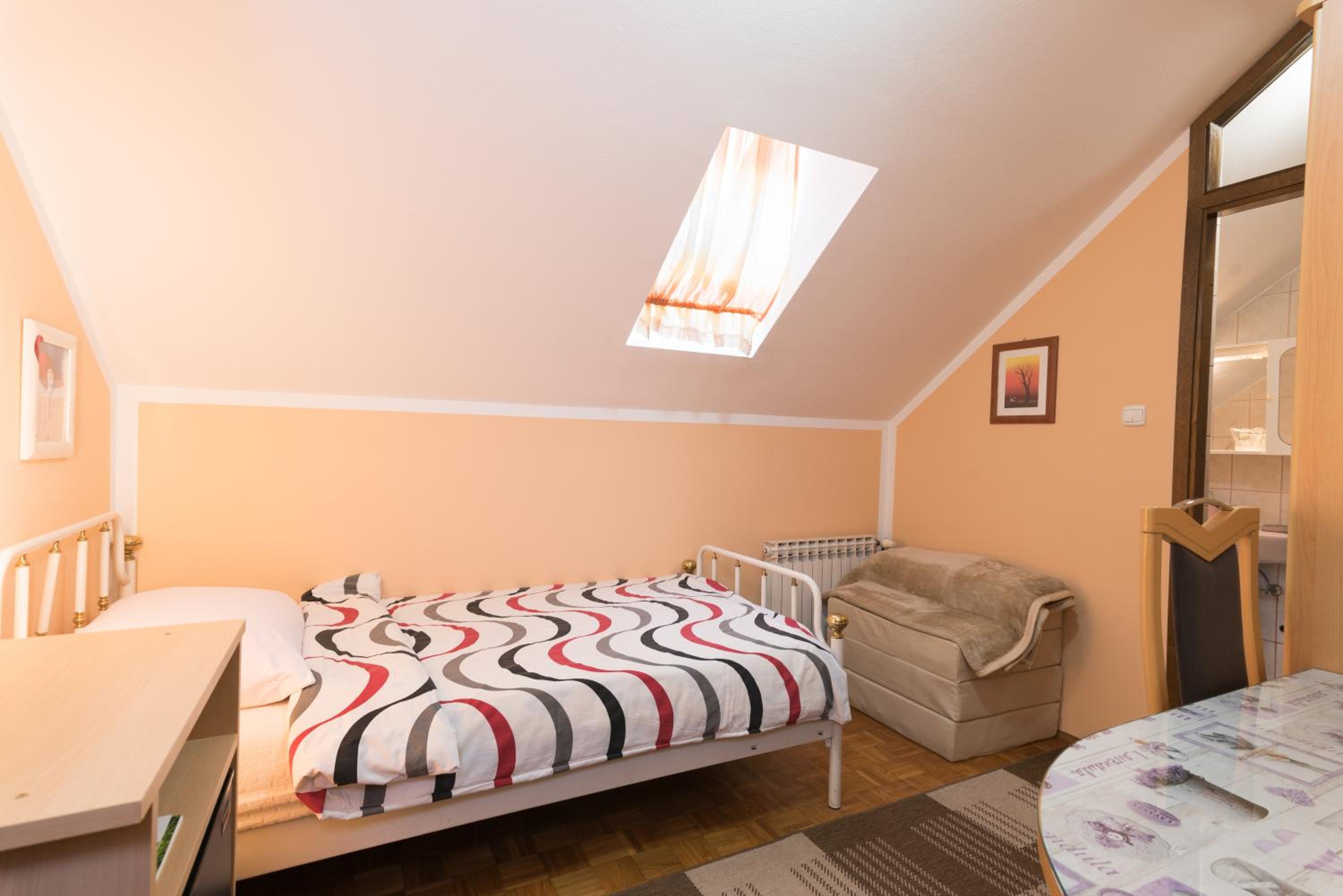 Single Room with Bathroom photo 3