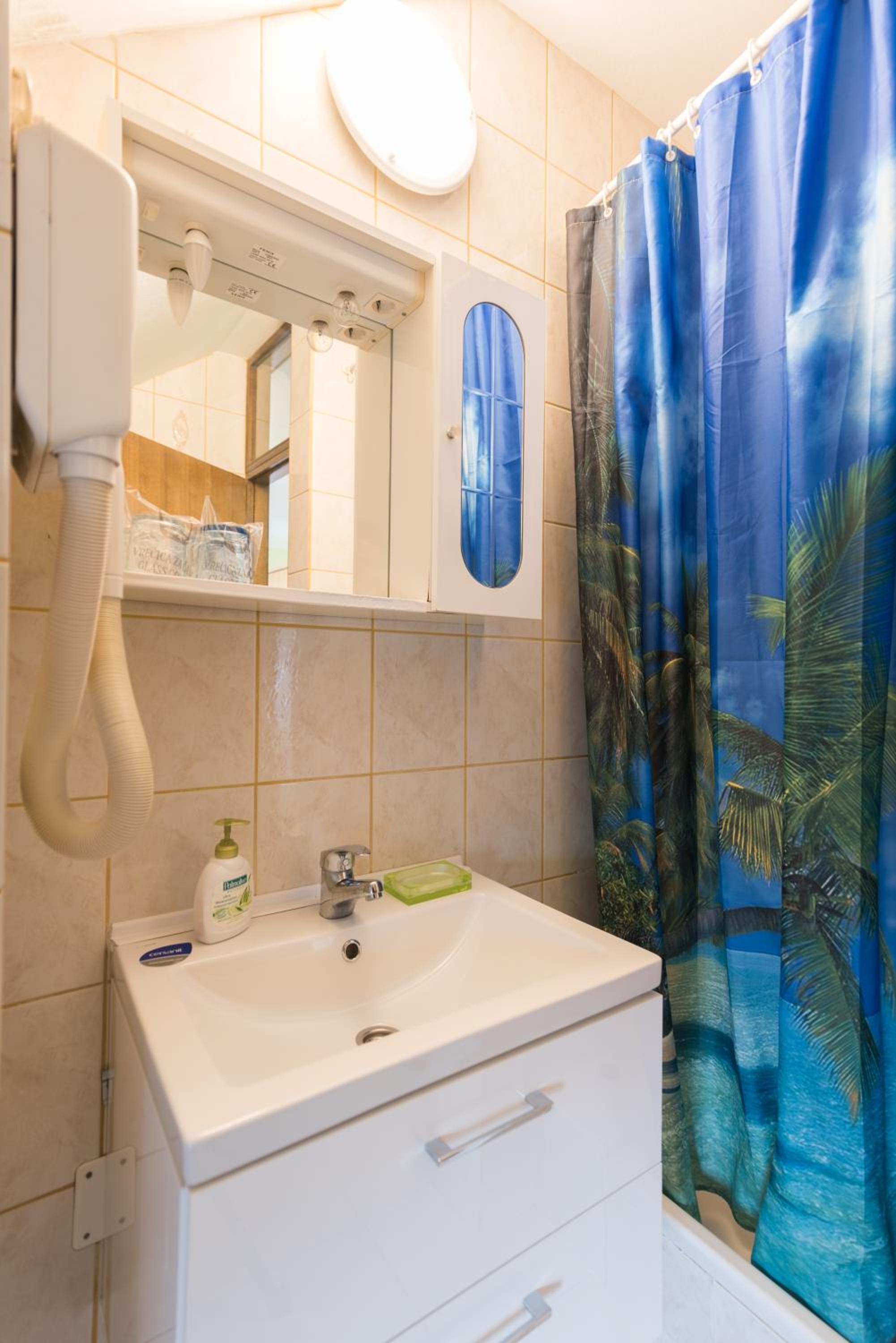 Twin Room with Bathroom photo 2