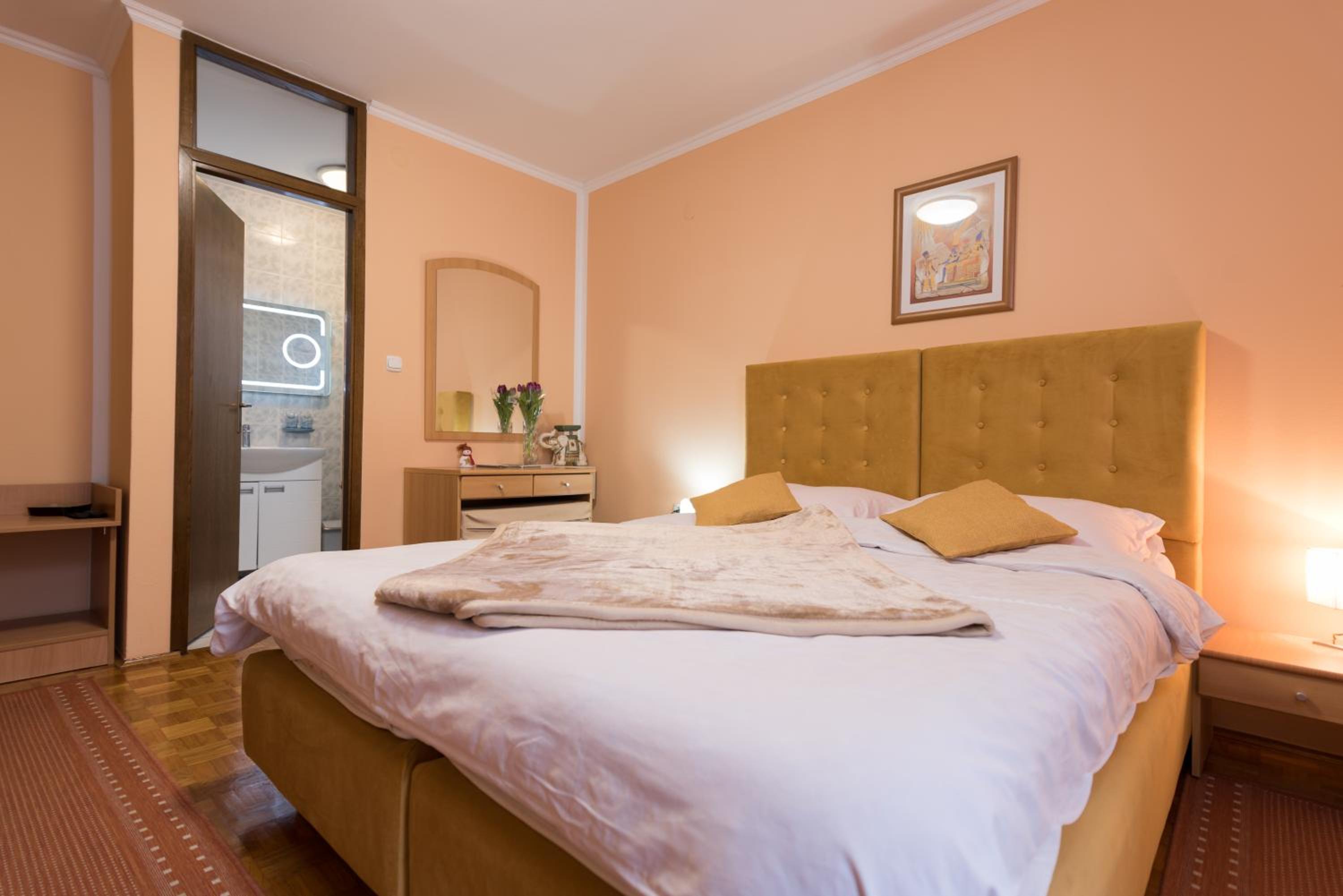 Double Room with Private Bathroom photo 1