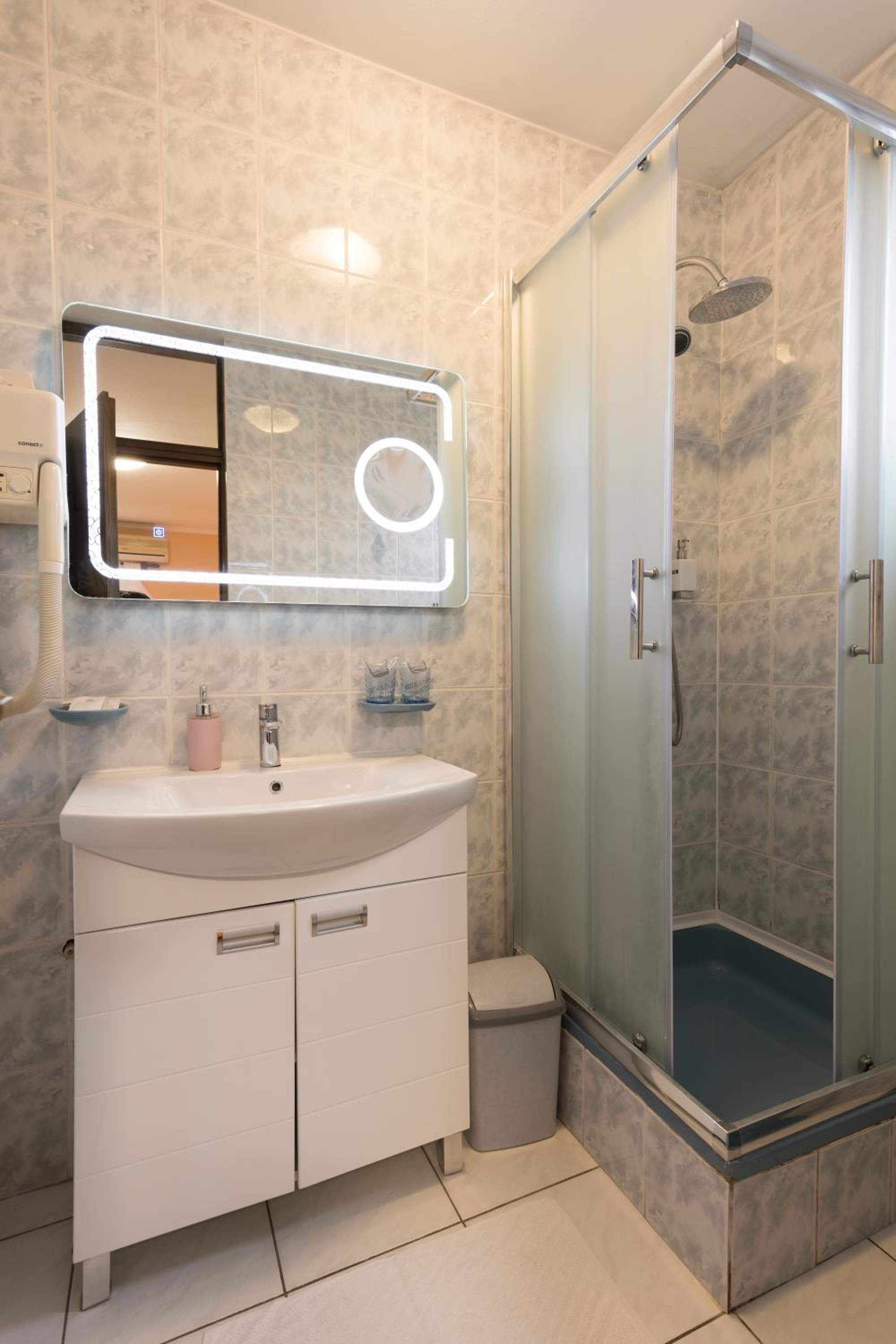Double Room with Private Bathroom photo 3